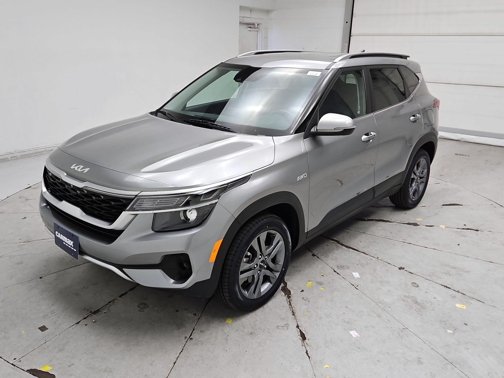 Thumbnail: 2023 Kia Seltos - 3