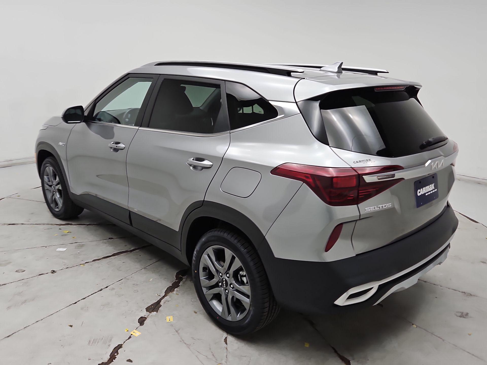 Thumbnail: 2023 Kia Seltos - 7