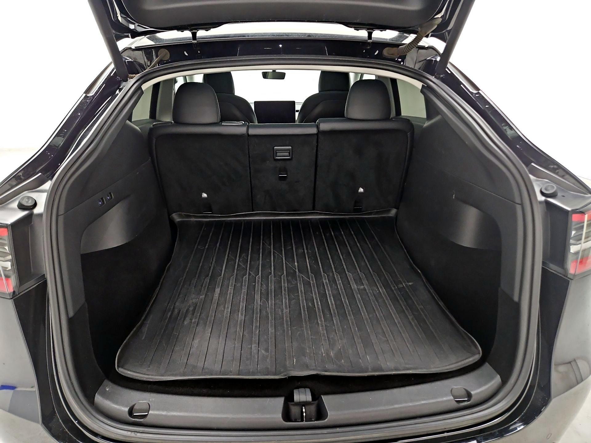 Thumbnail: 2021 Tesla Model Y - 18