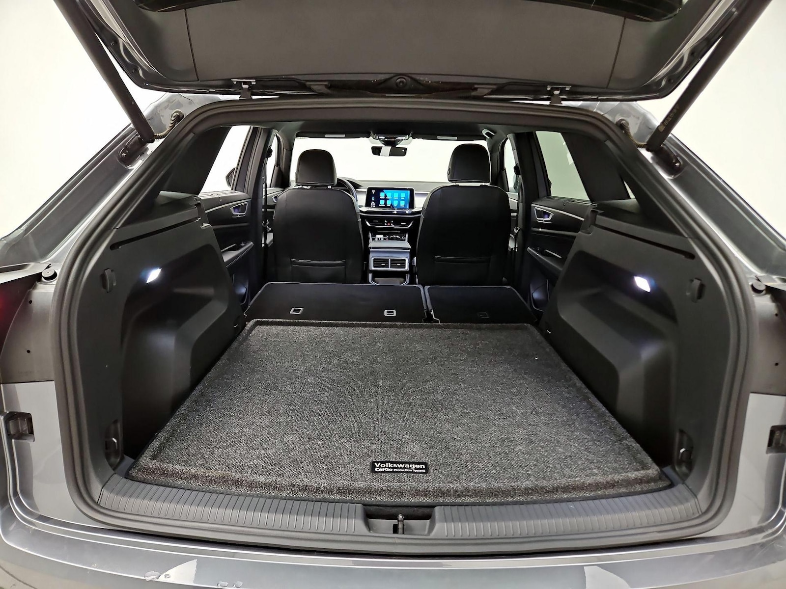 2024 Volkswagen Atlas Cross Sport SE w/Tech - Photo 22
