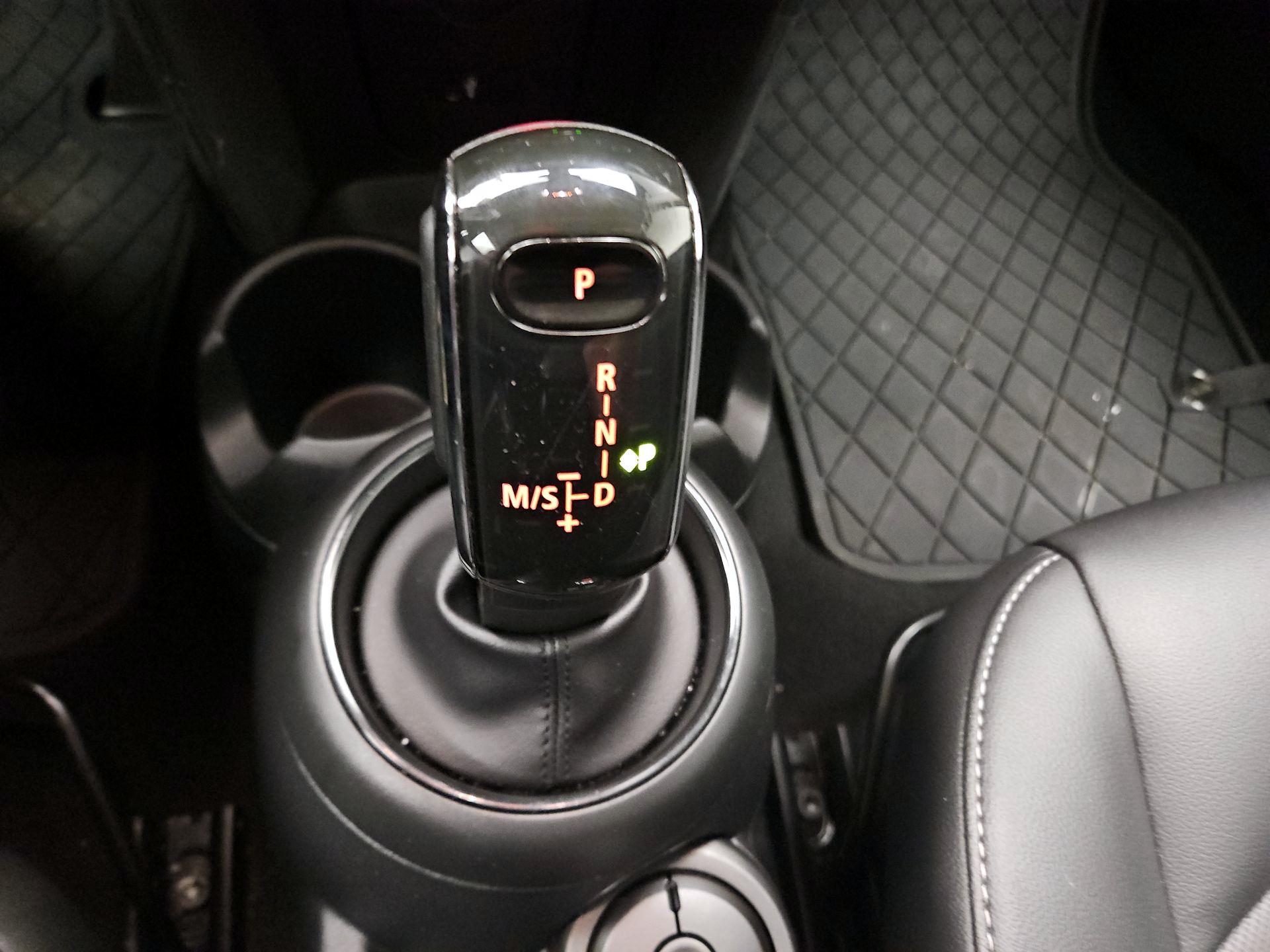Thumbnail: 2020 MINI Cooper Hardtop - 17