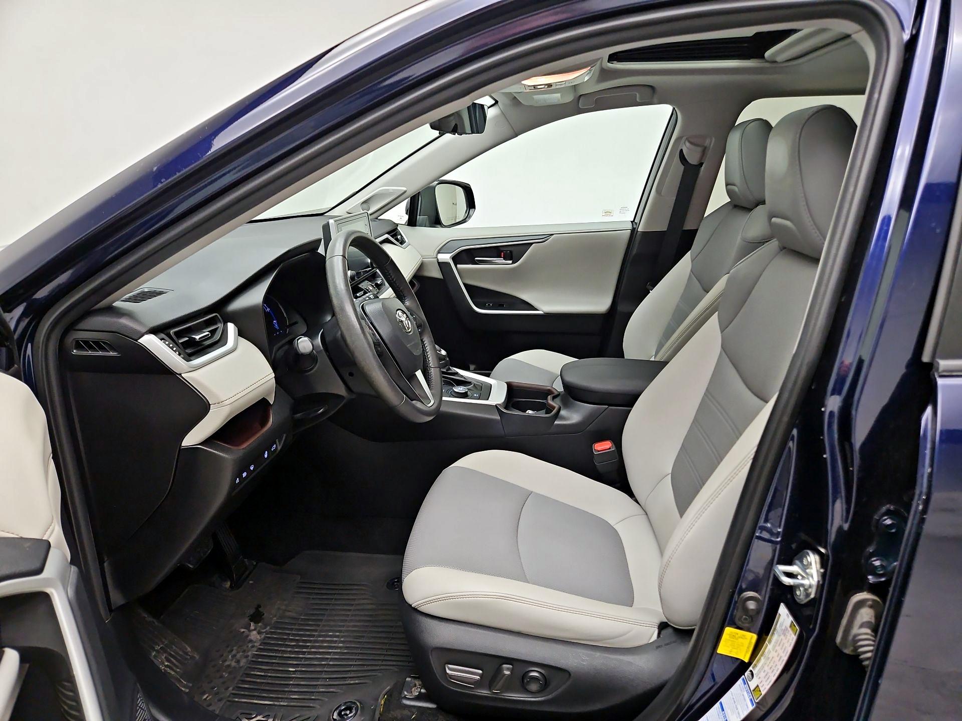 Thumbnail: 2021 Toyota RAV4 - 11