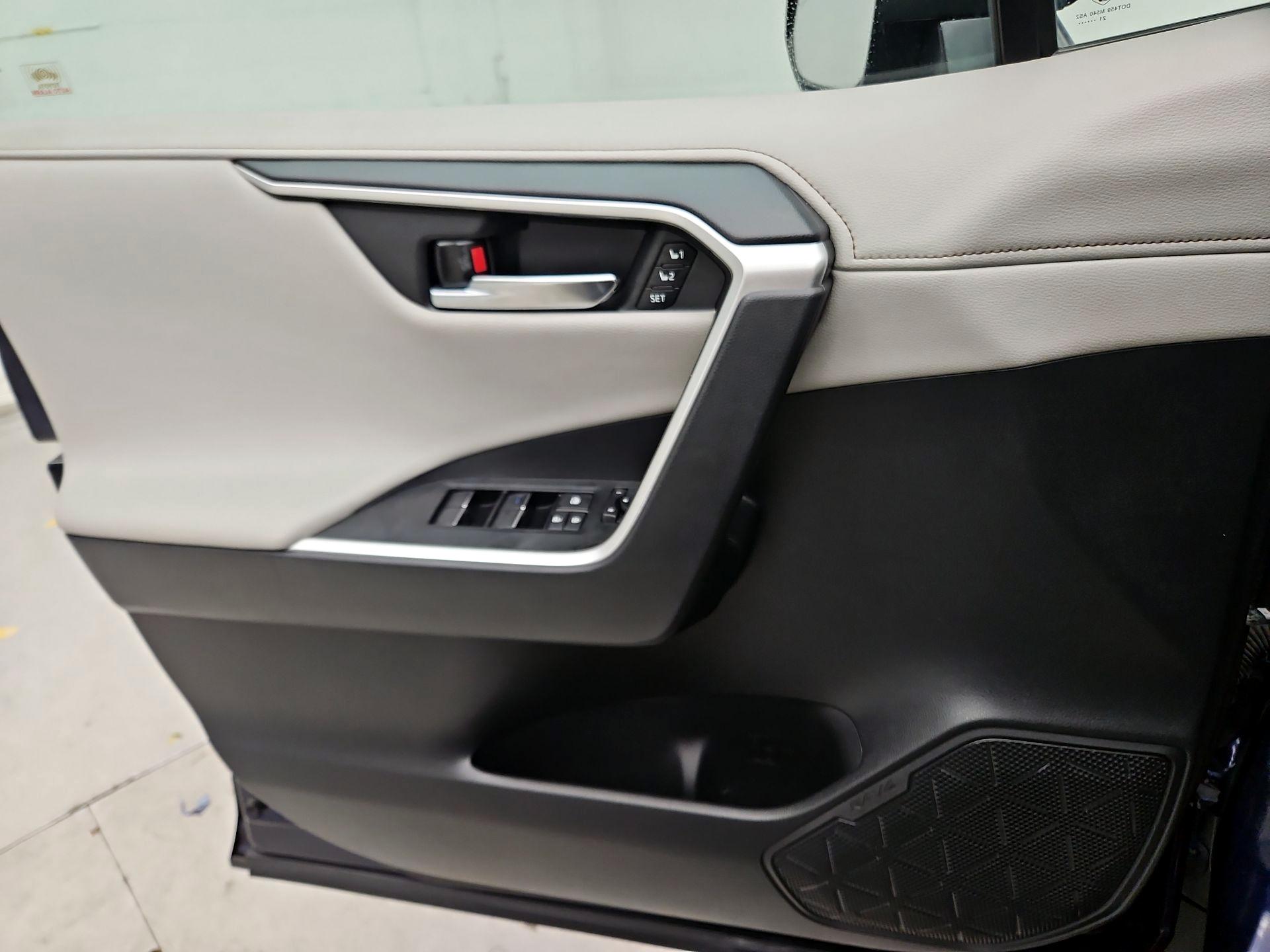 Thumbnail: 2021 Toyota RAV4 - 12
