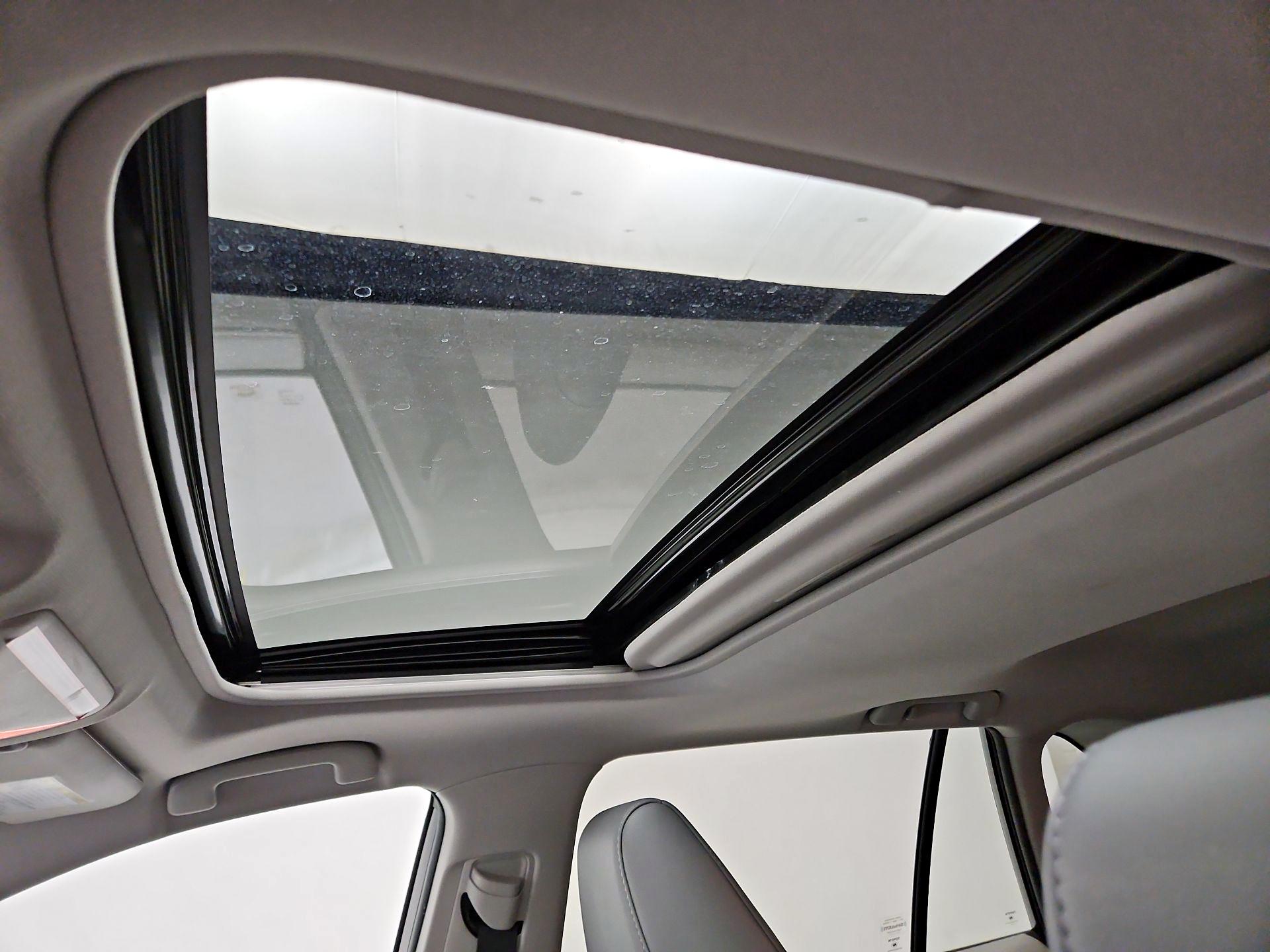 Thumbnail: 2021 Toyota RAV4 - 20