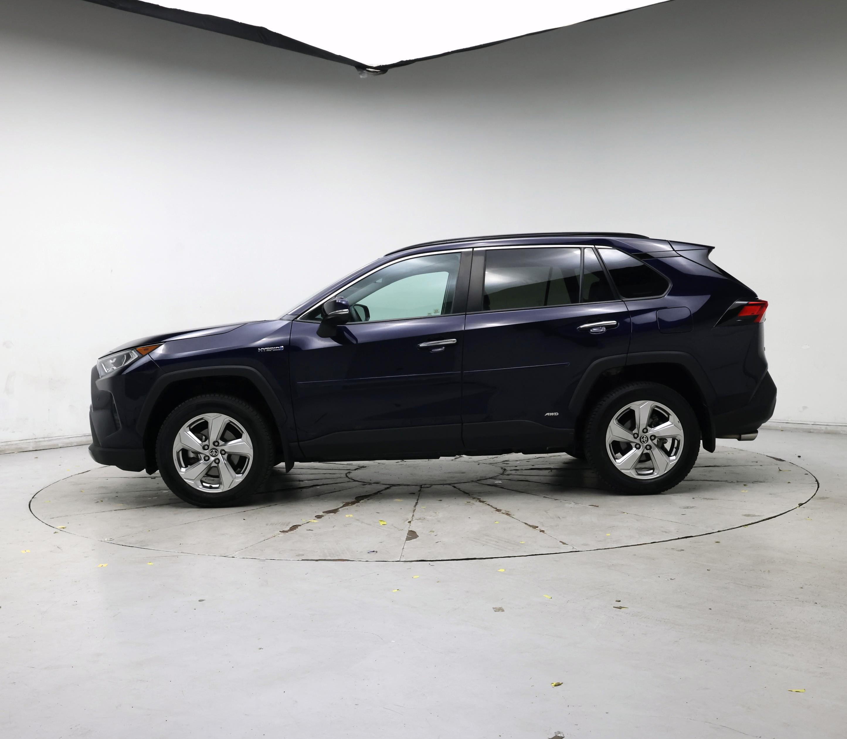 Thumbnail: 2021 Toyota RAV4 - 3