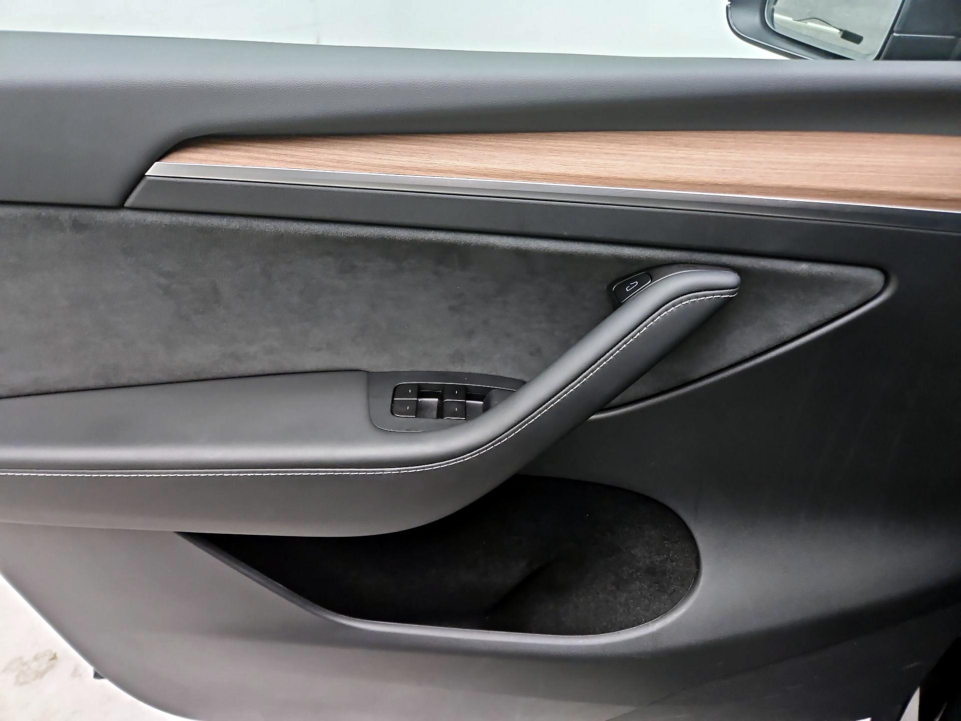 Thumbnail: 2025 Tesla Model Y - 10