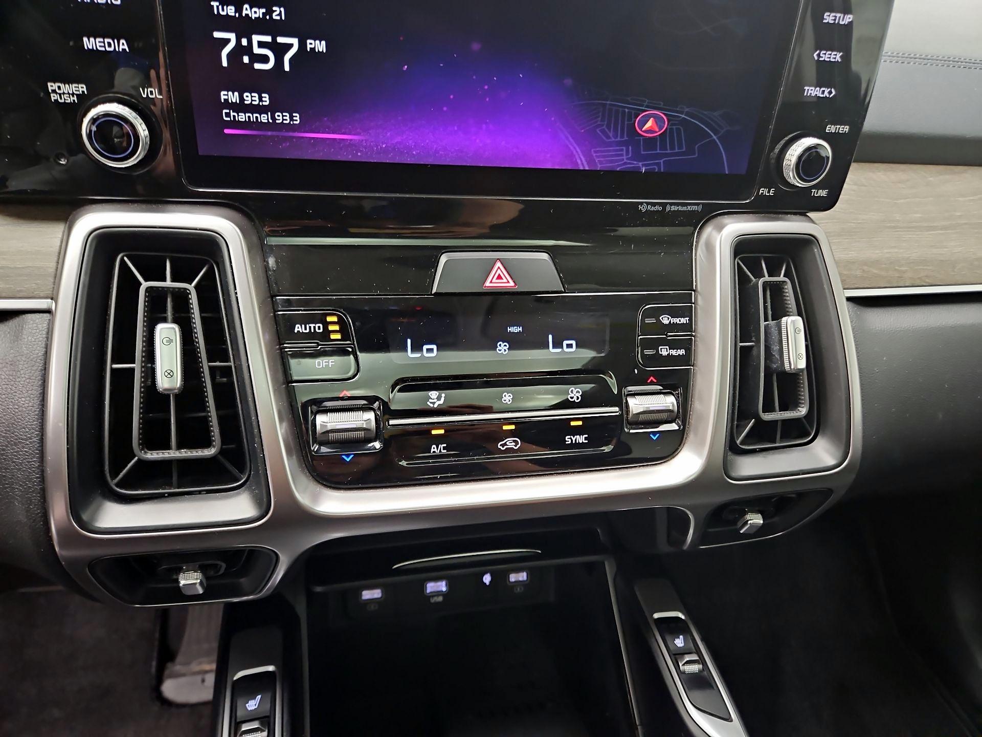 Thumbnail: 2023 Kia Sorento - 17