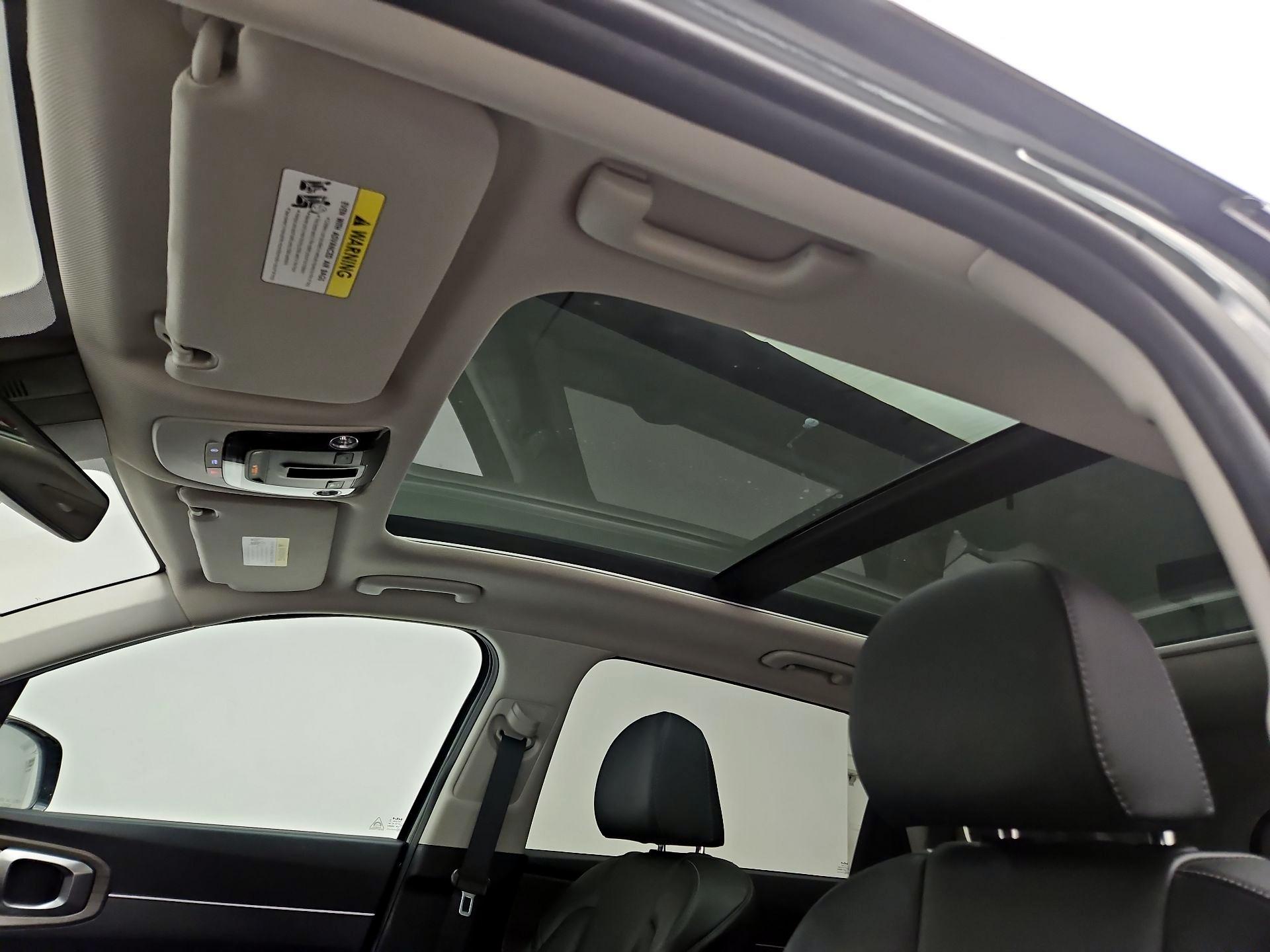 Thumbnail: 2023 Kia Sorento - 20