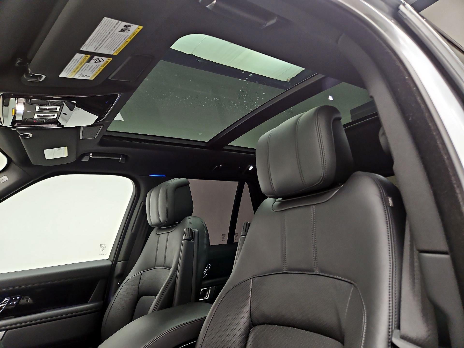 Thumbnail: 2022 Land Rover Range Rover - 18