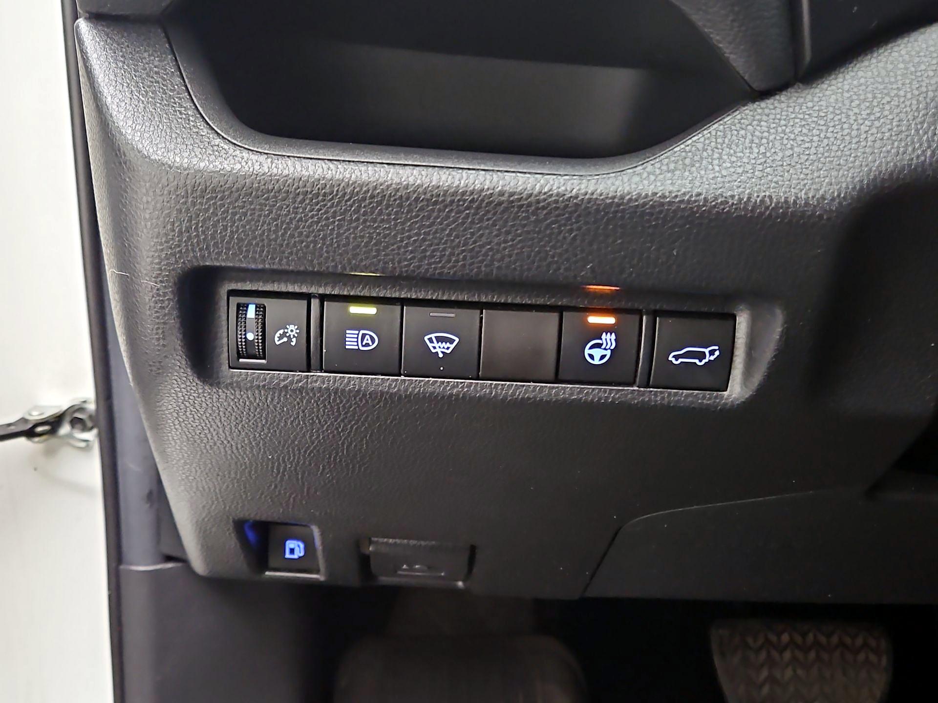 Thumbnail: 2022 Toyota RAV4 - 11