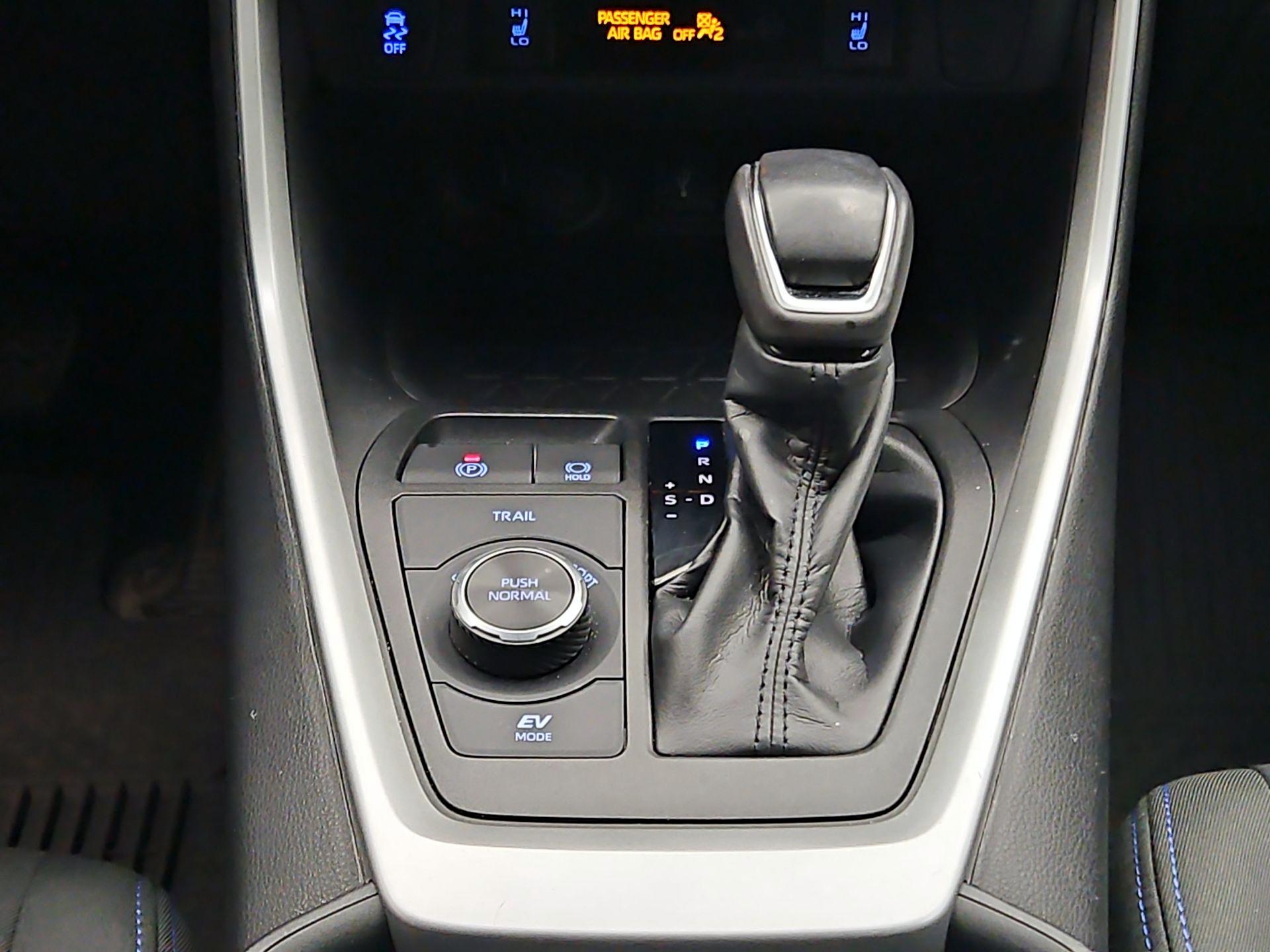 Thumbnail: 2022 Toyota RAV4 - 16