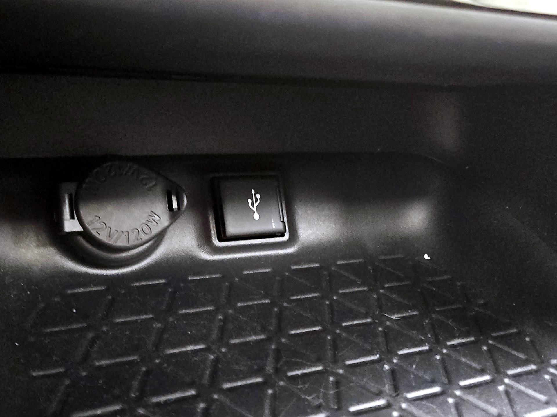 Thumbnail: 2022 Toyota RAV4 - 17