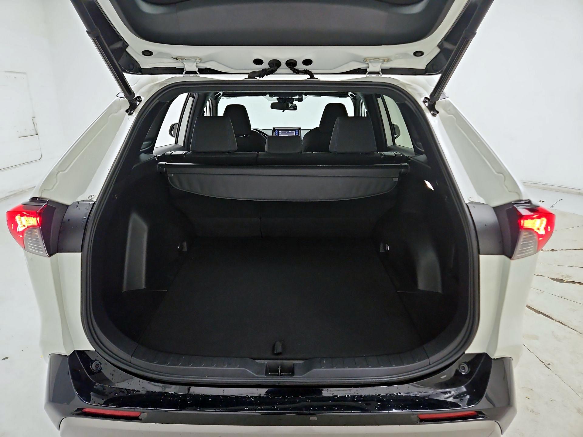 Thumbnail: 2022 Toyota RAV4 - 20