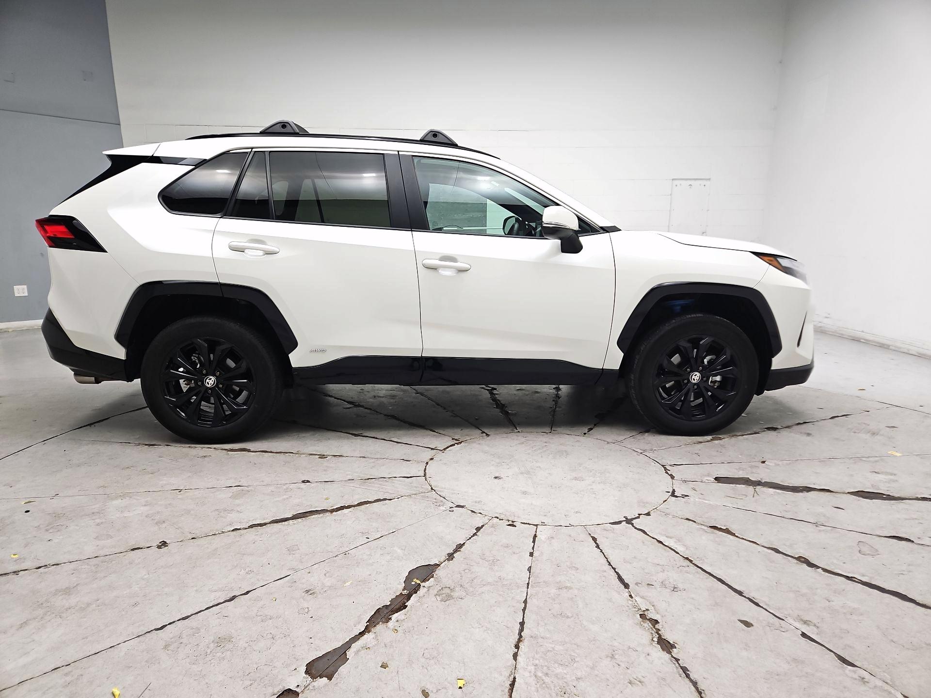 Thumbnail: 2022 Toyota RAV4 - 4