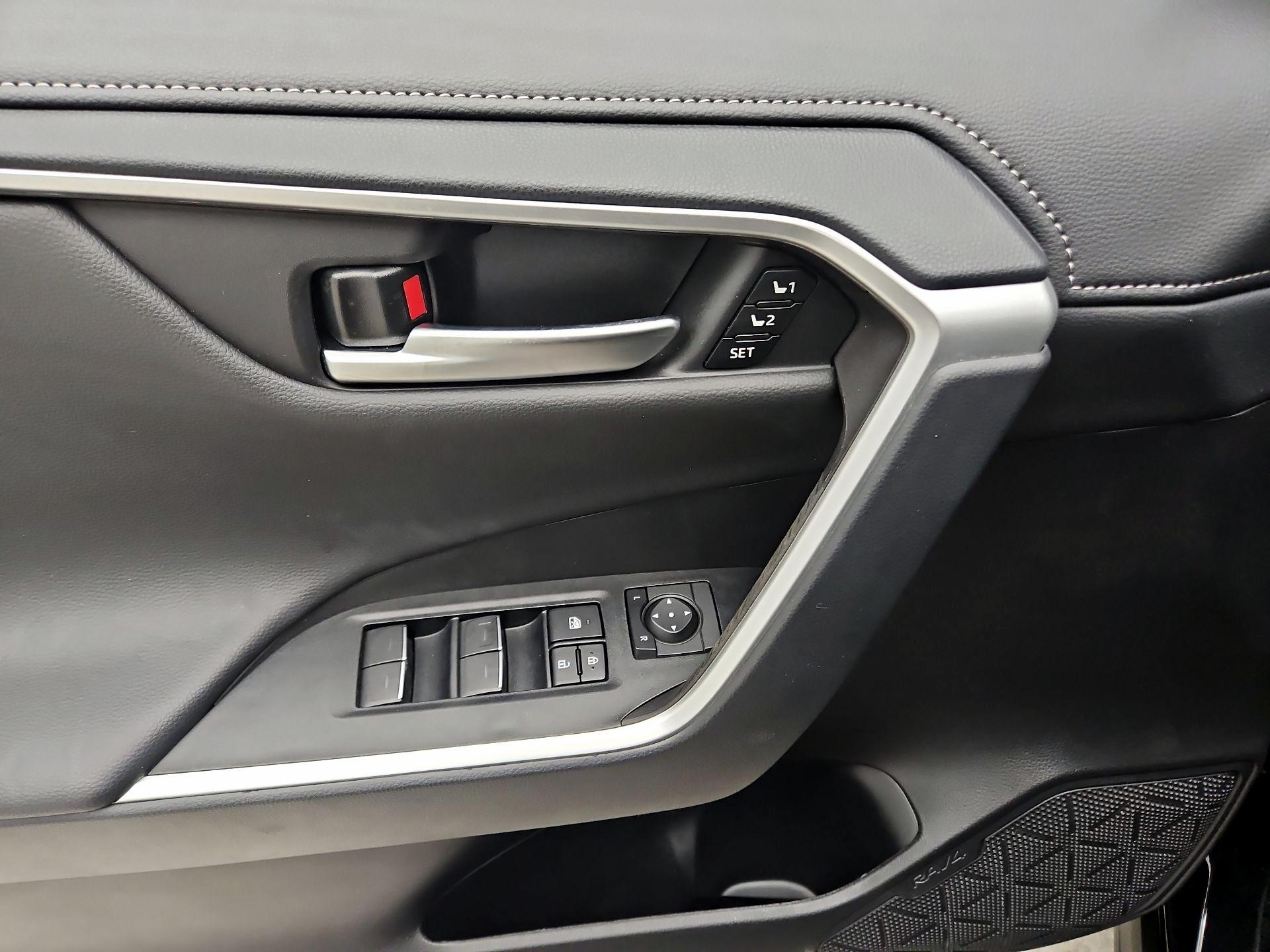 Thumbnail: 2025 Toyota RAV4 - 12