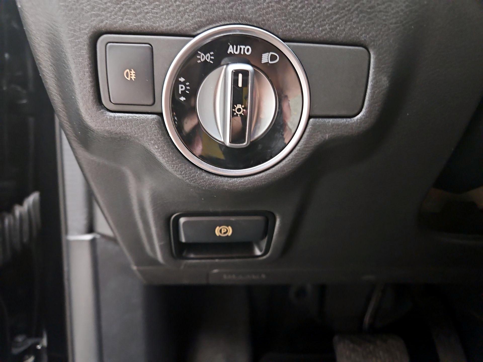 Thumbnail: 2019 INFINITI QX30 - 13