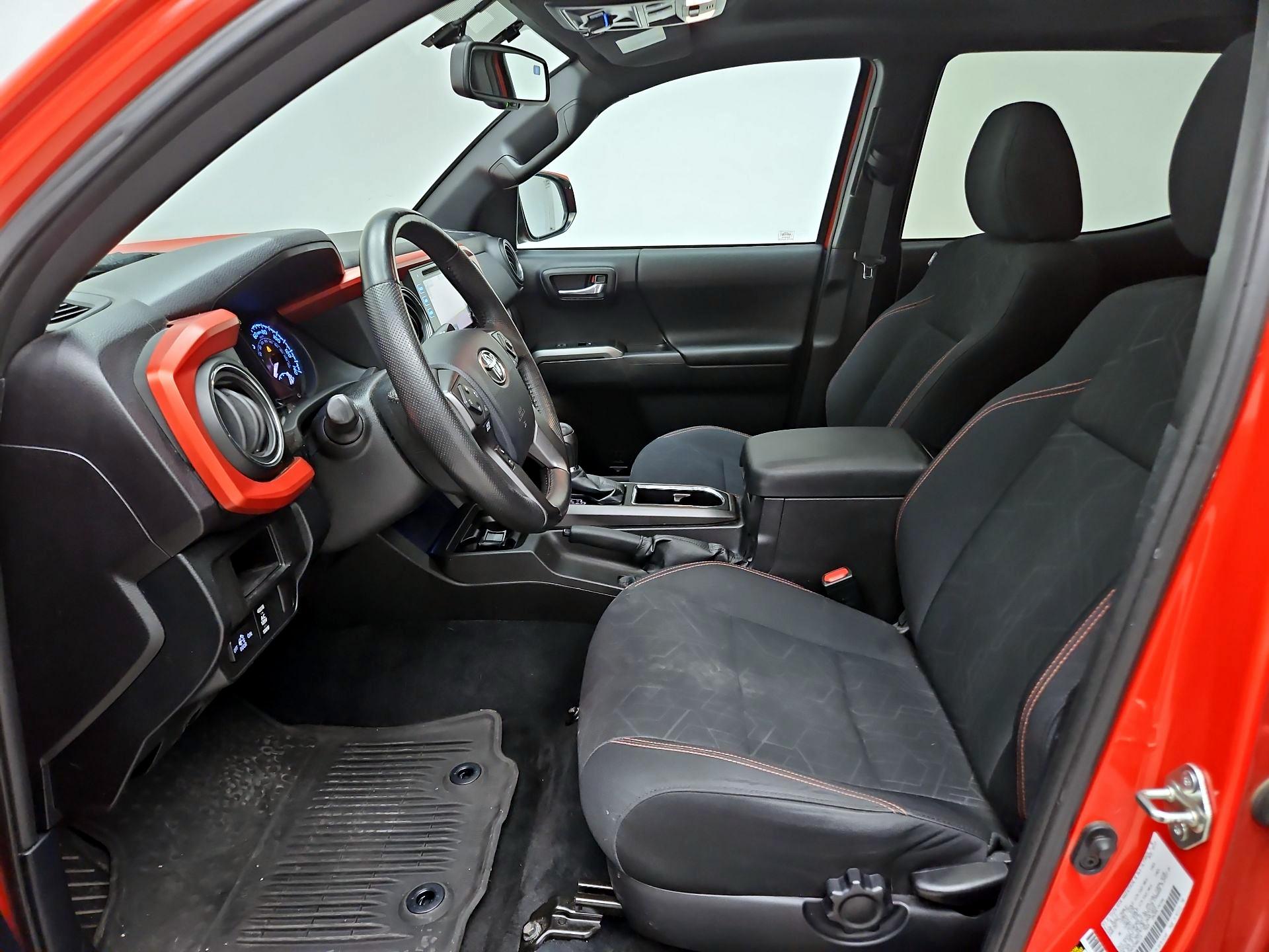 Thumbnail: 2016 Toyota Tacoma - 9