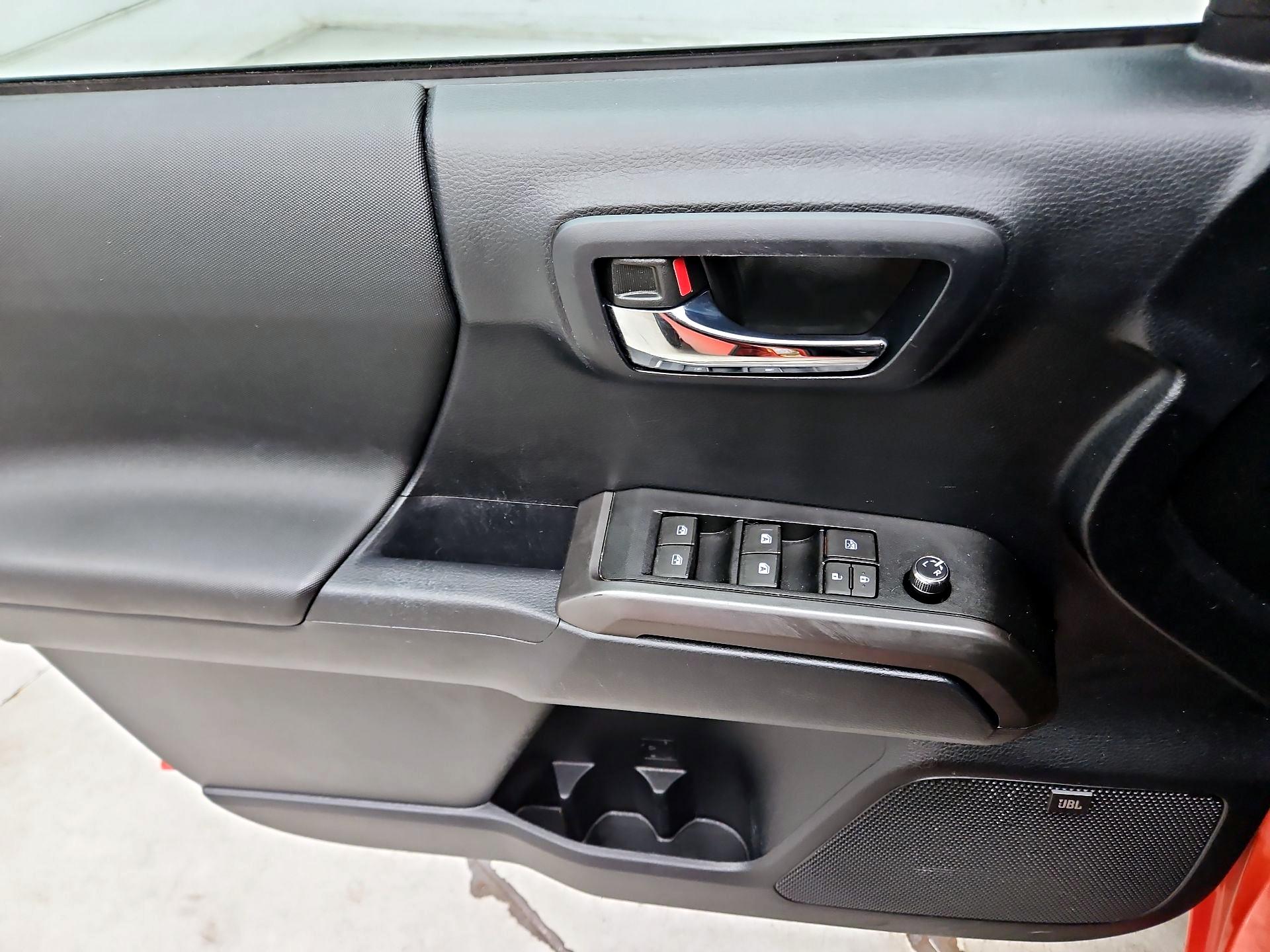 Thumbnail: 2016 Toyota Tacoma - 10