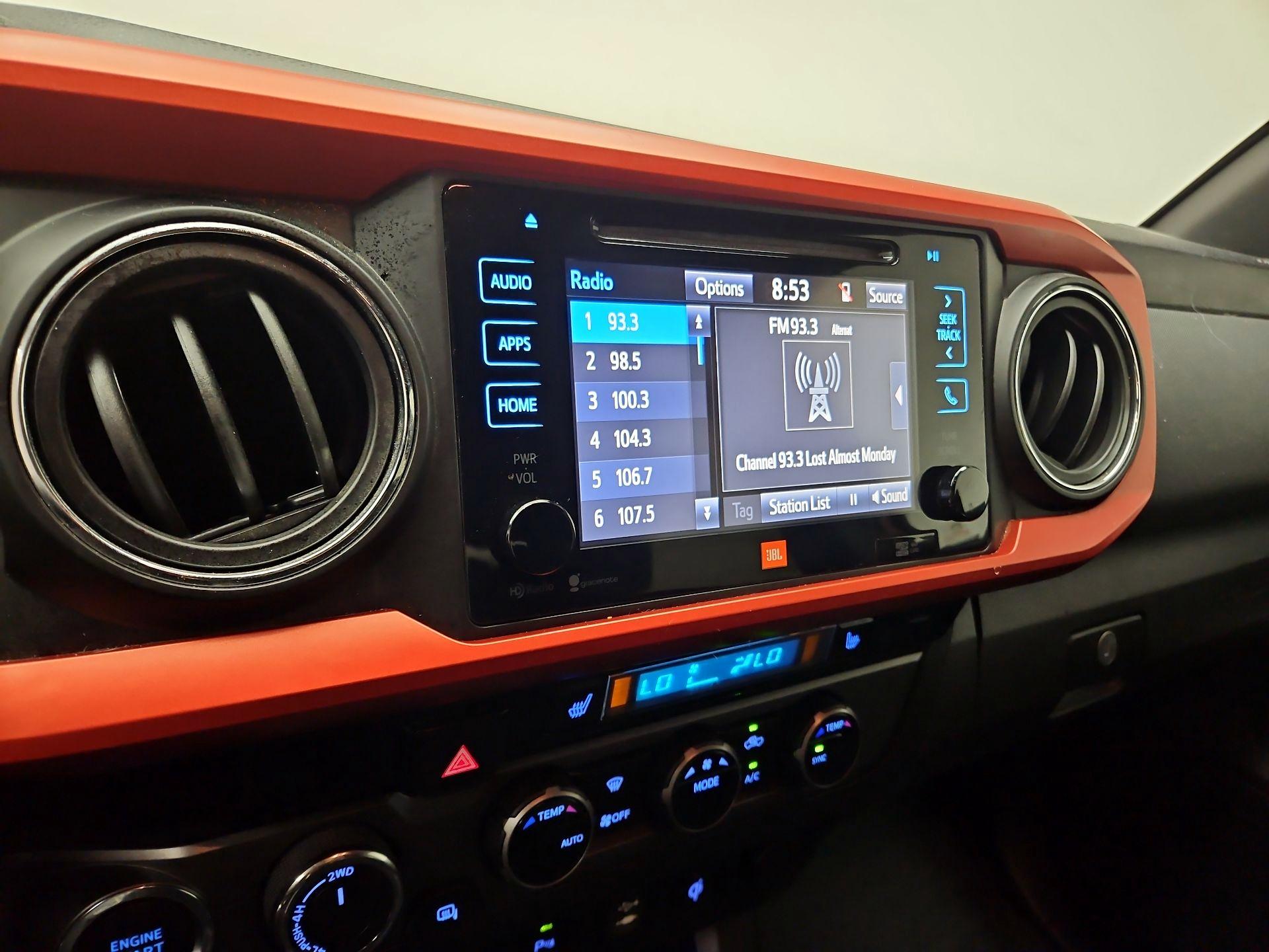 Thumbnail: 2016 Toyota Tacoma - 14