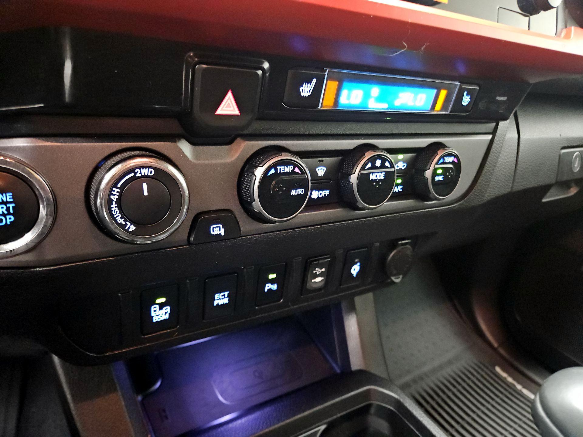 Thumbnail: 2016 Toyota Tacoma - 15