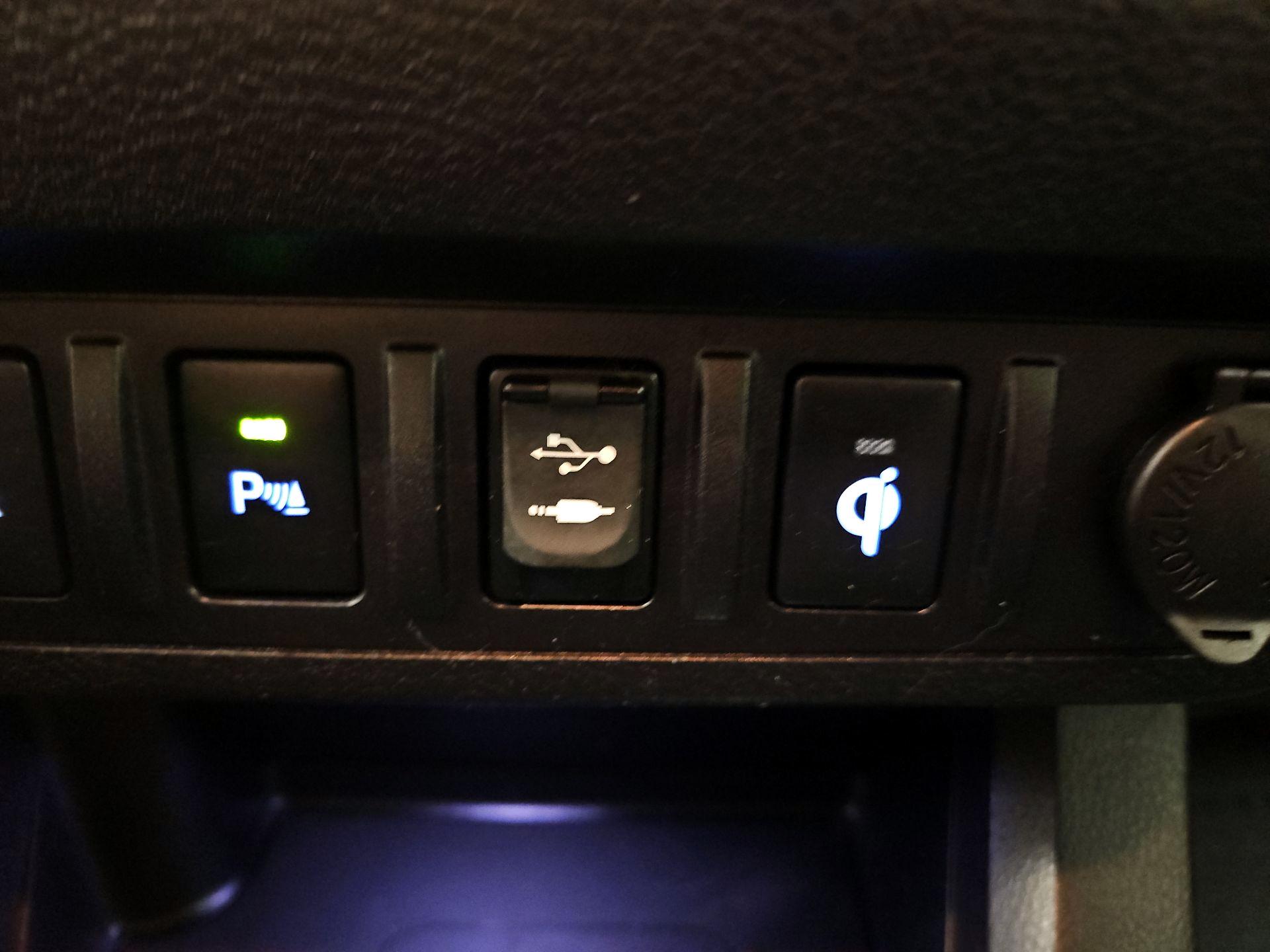 Thumbnail: 2016 Toyota Tacoma - 17