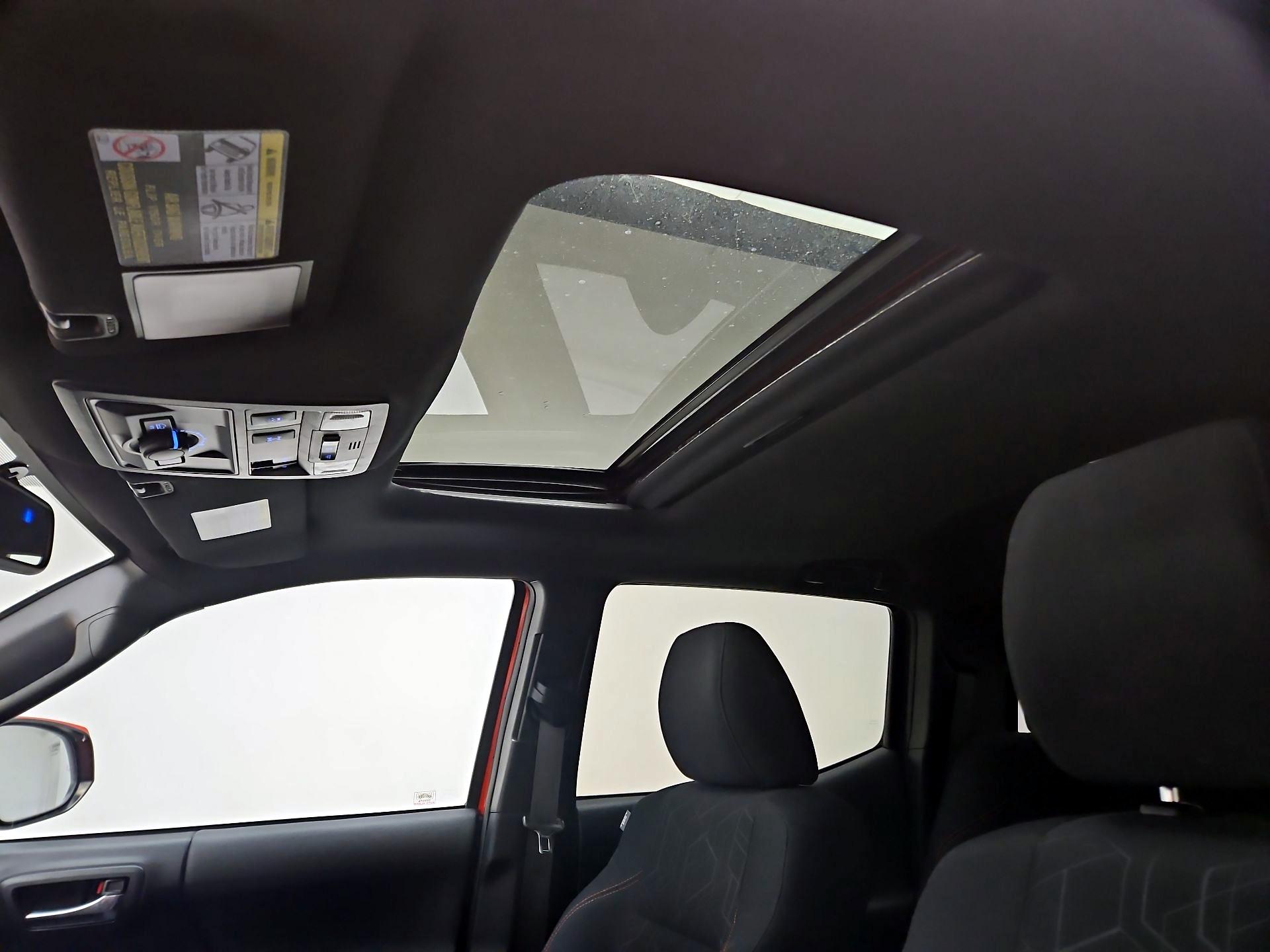 Thumbnail: 2016 Toyota Tacoma - 18