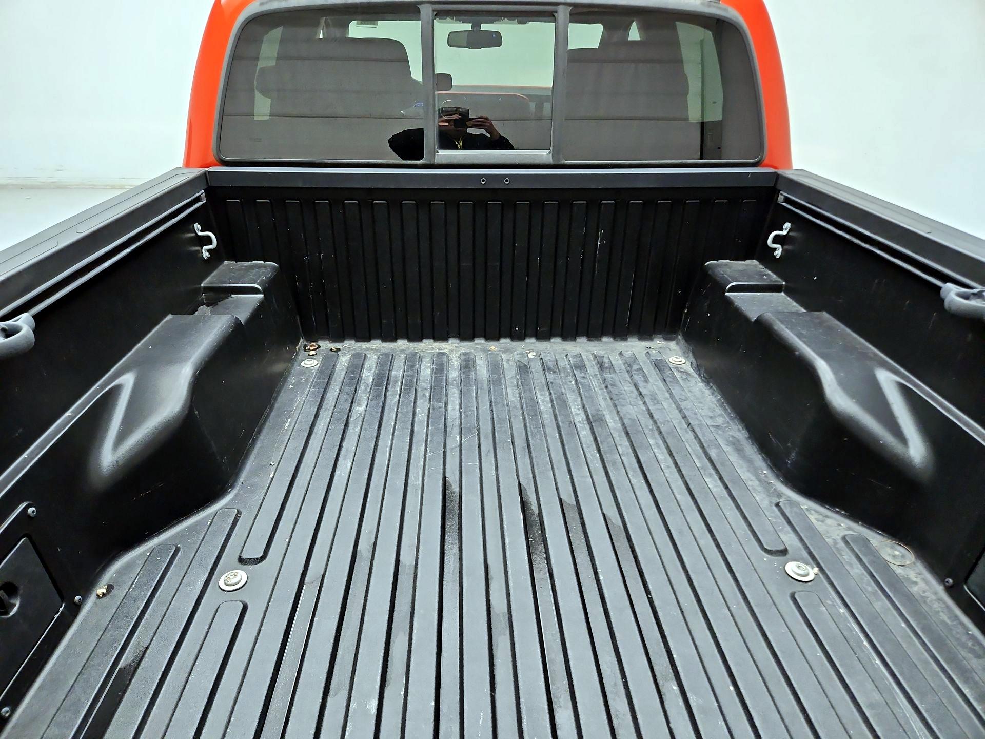 Thumbnail: 2016 Toyota Tacoma - 20