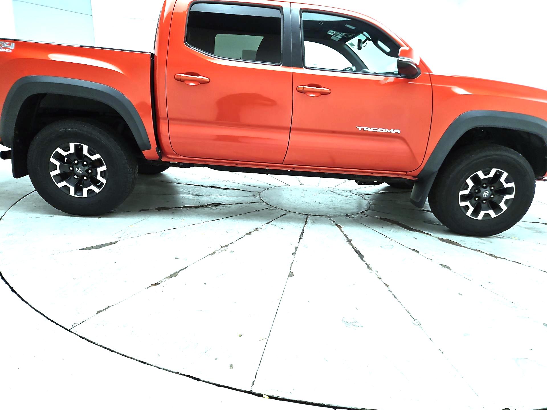Thumbnail: 2016 Toyota Tacoma - 4