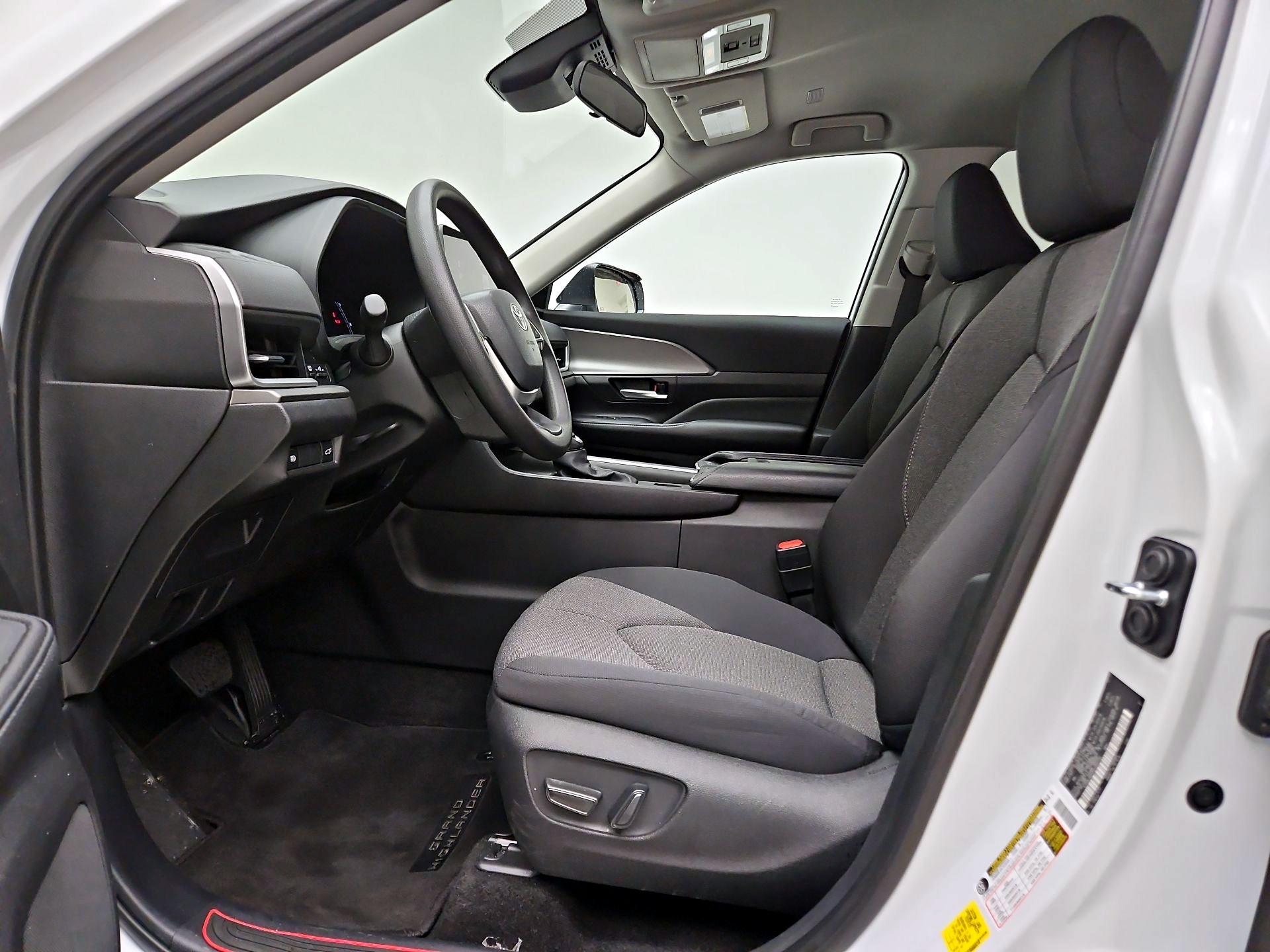 Thumbnail: 2025 Toyota Highlander - 11