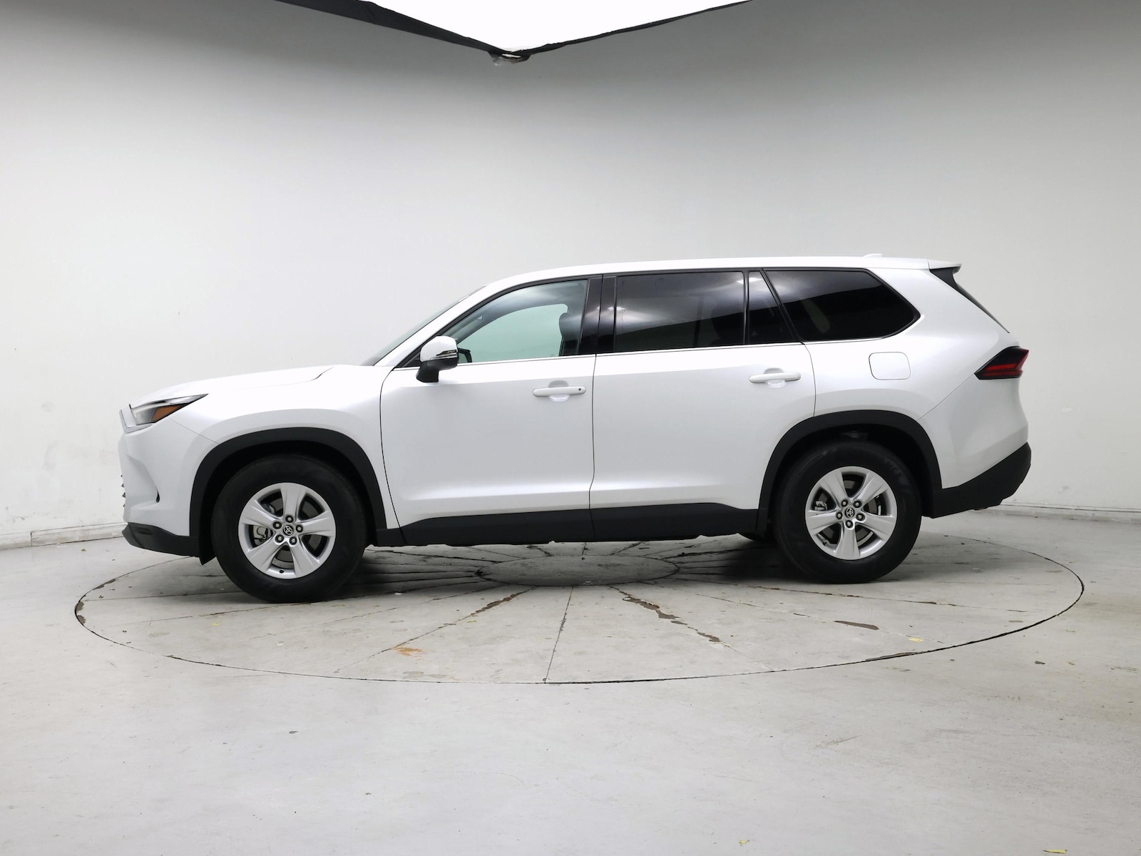 2025 Toyota Grand Highlander LE - Photo 4