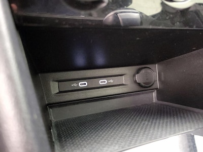USB/AUX Ports