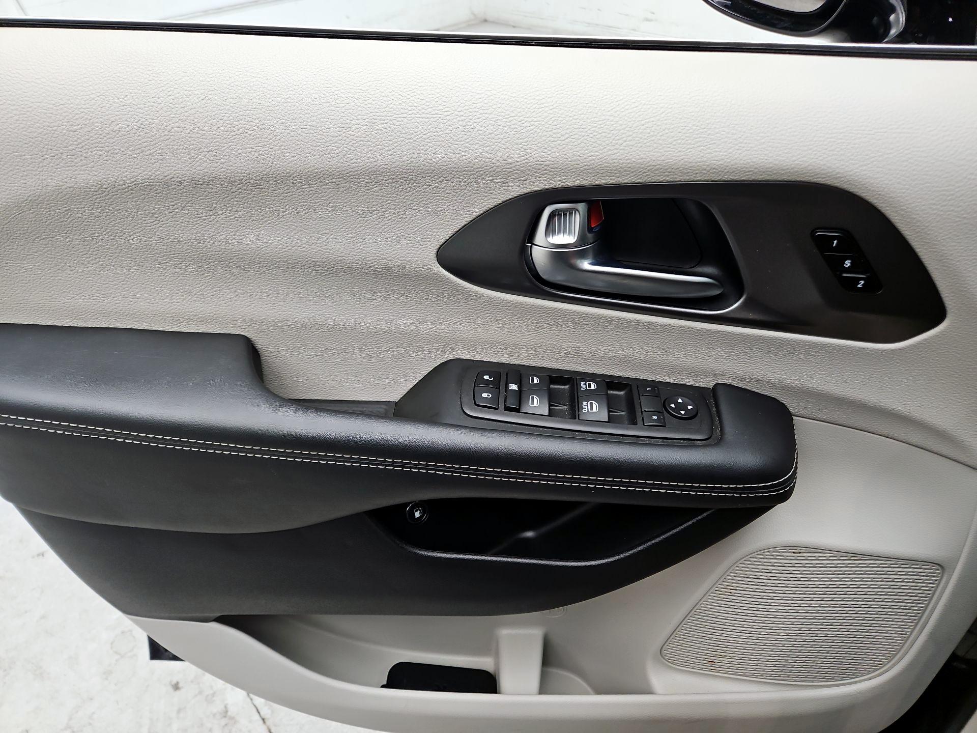 Thumbnail: 2024 Chrysler Pacifica - 12