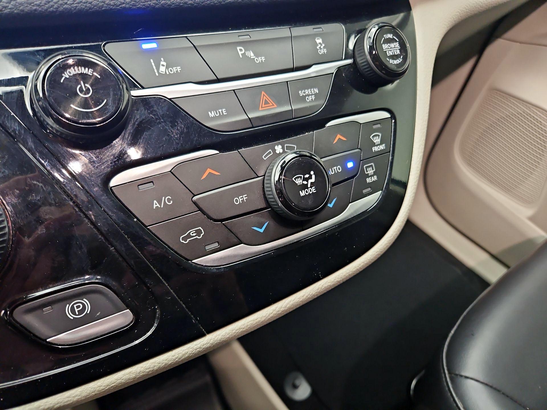 Thumbnail: 2024 Chrysler Pacifica - 17