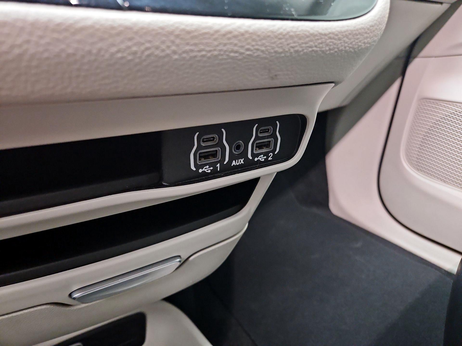 Thumbnail: 2024 Chrysler Pacifica - 19