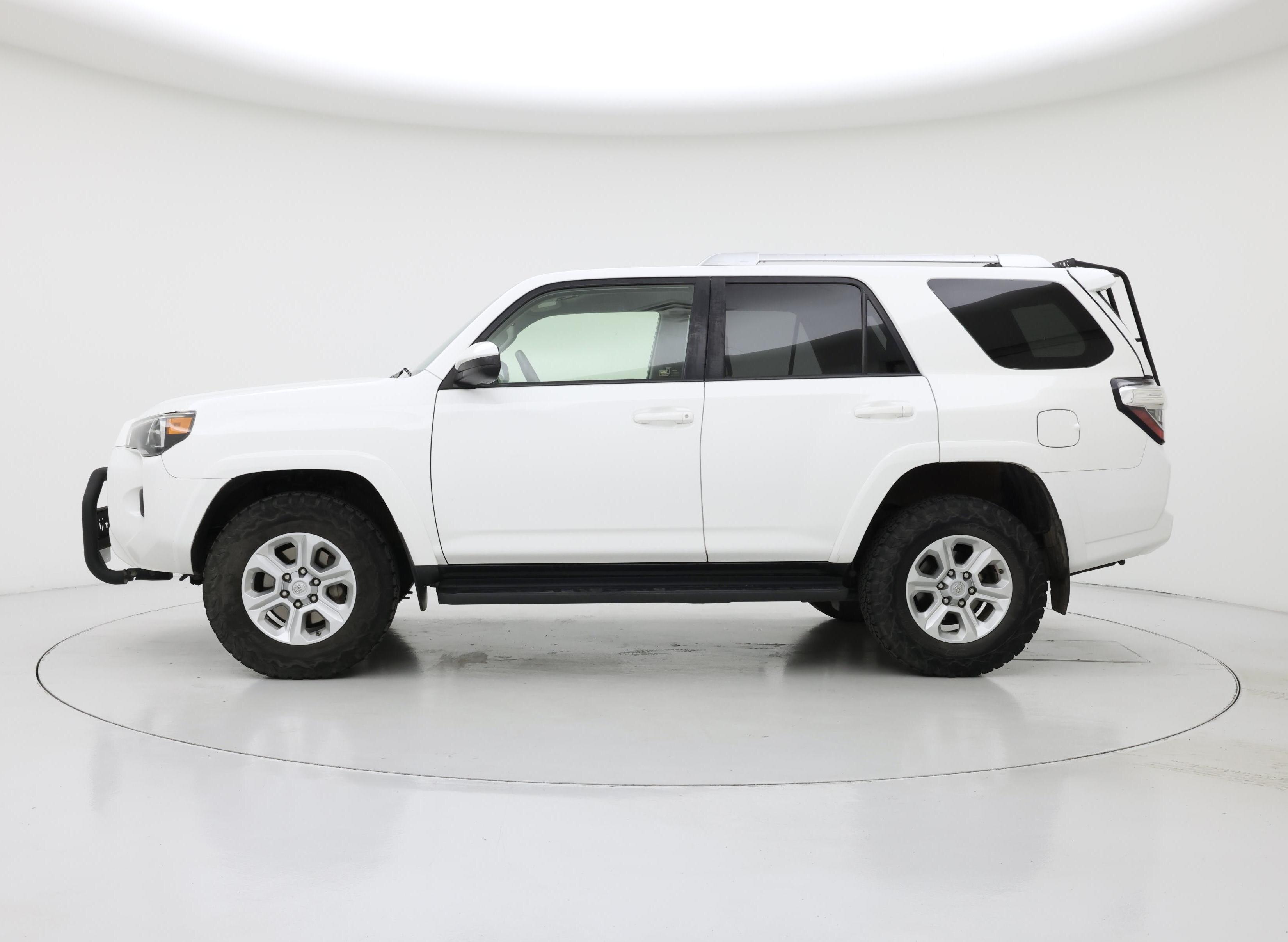 Thumbnail: 2017 Toyota 4Runner - 3