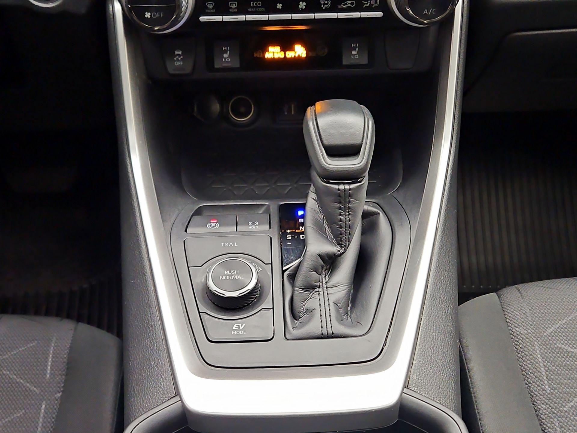 Thumbnail: 2023 Toyota RAV4 - 16