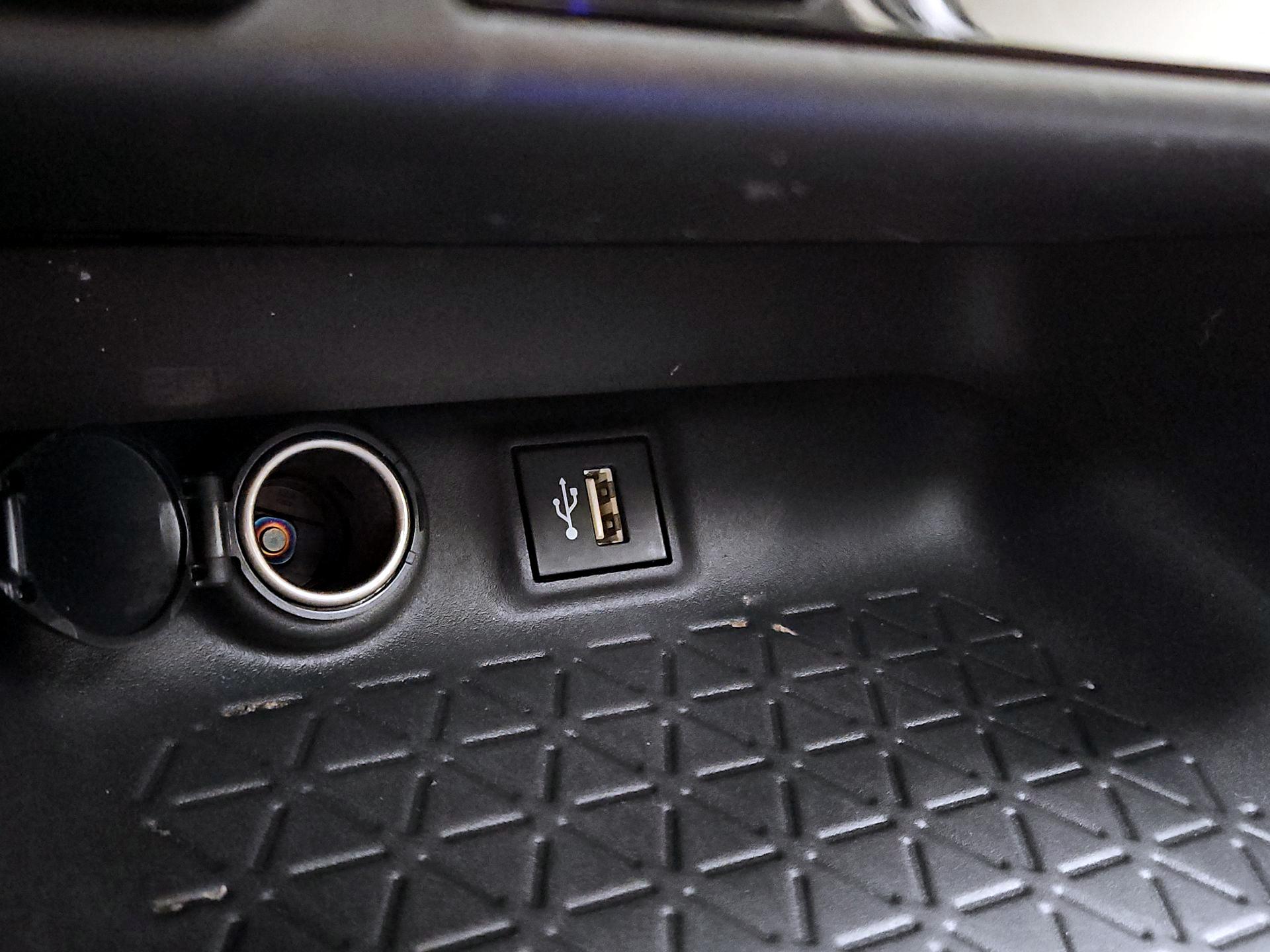 Thumbnail: 2023 Toyota RAV4 - 17