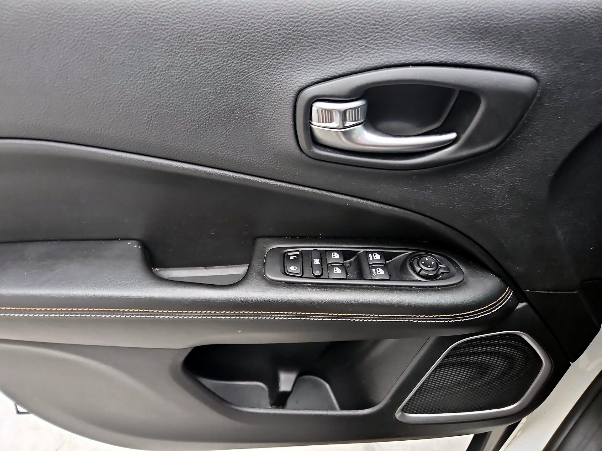 Thumbnail: 2020 Jeep Compass - 10