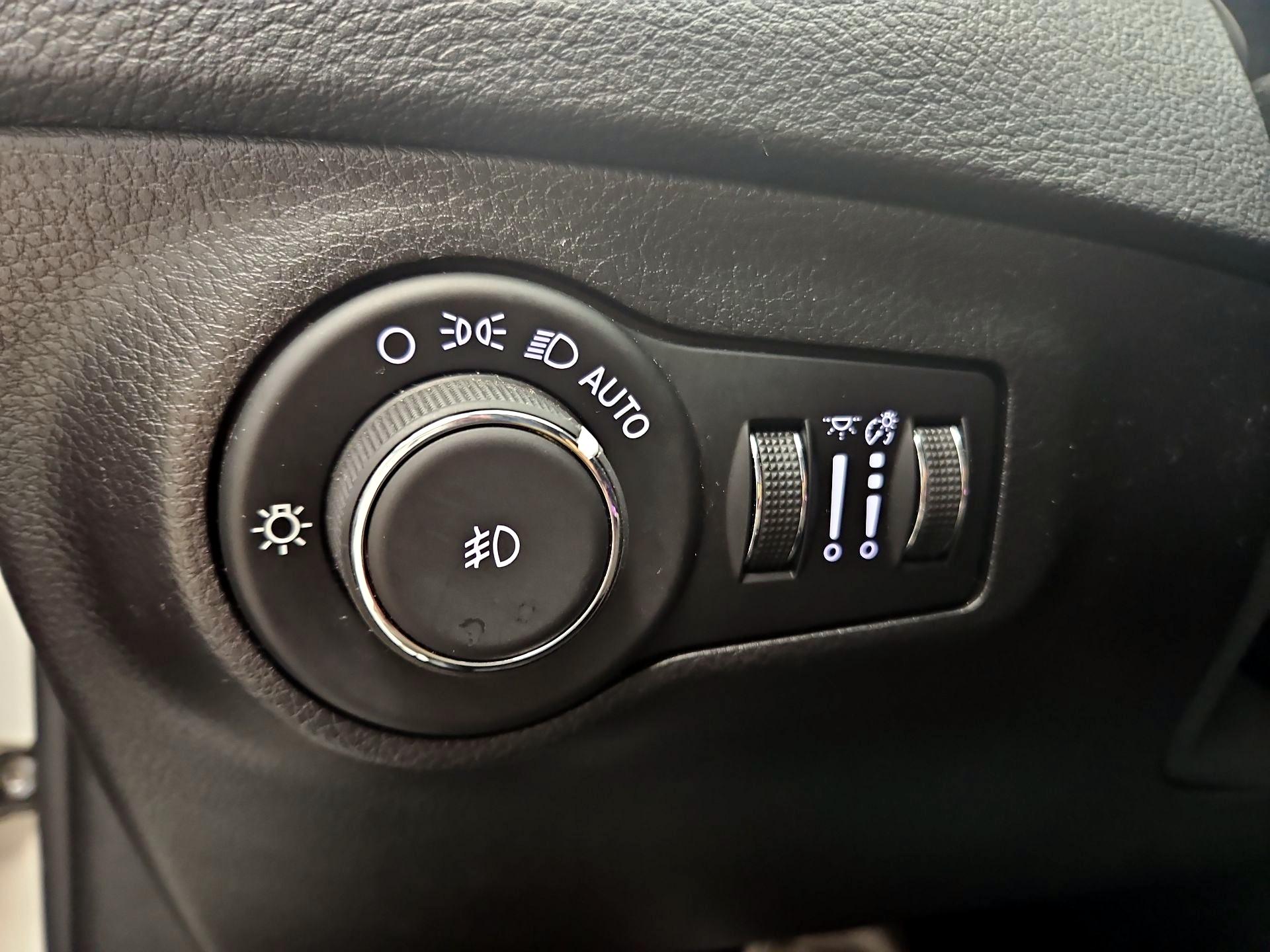 Thumbnail: 2020 Jeep Compass - 11