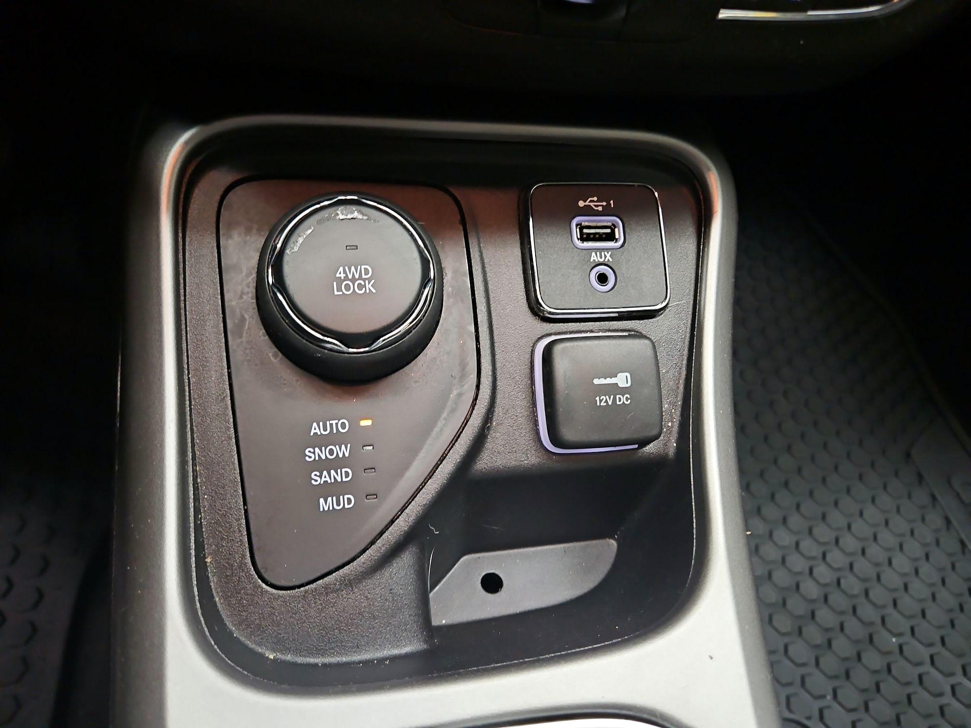 Thumbnail: 2020 Jeep Compass - 17