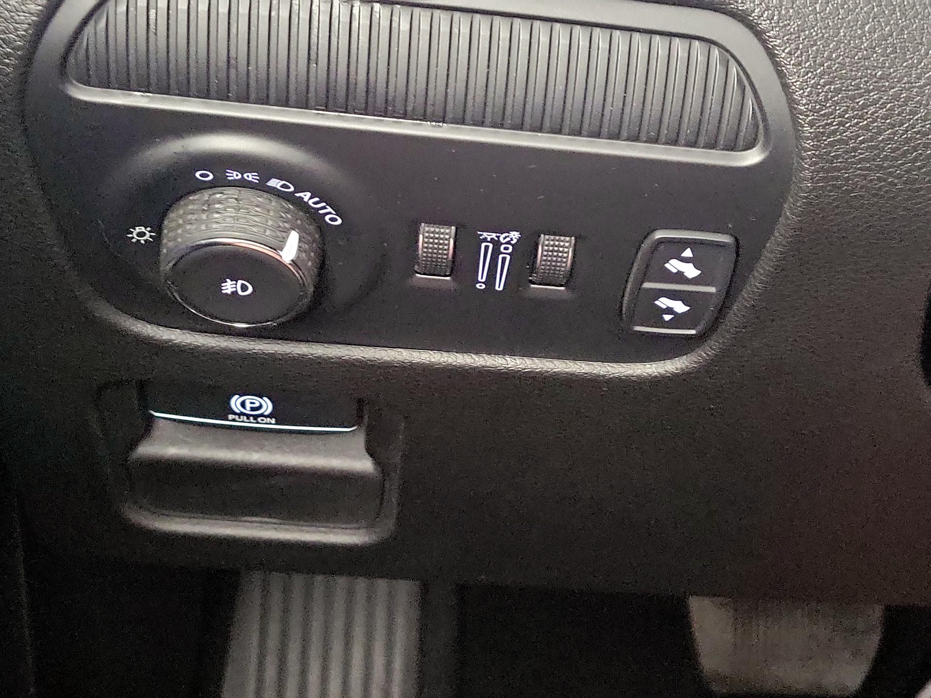 Thumbnail: 2022 Jeep Wagoneer - 13