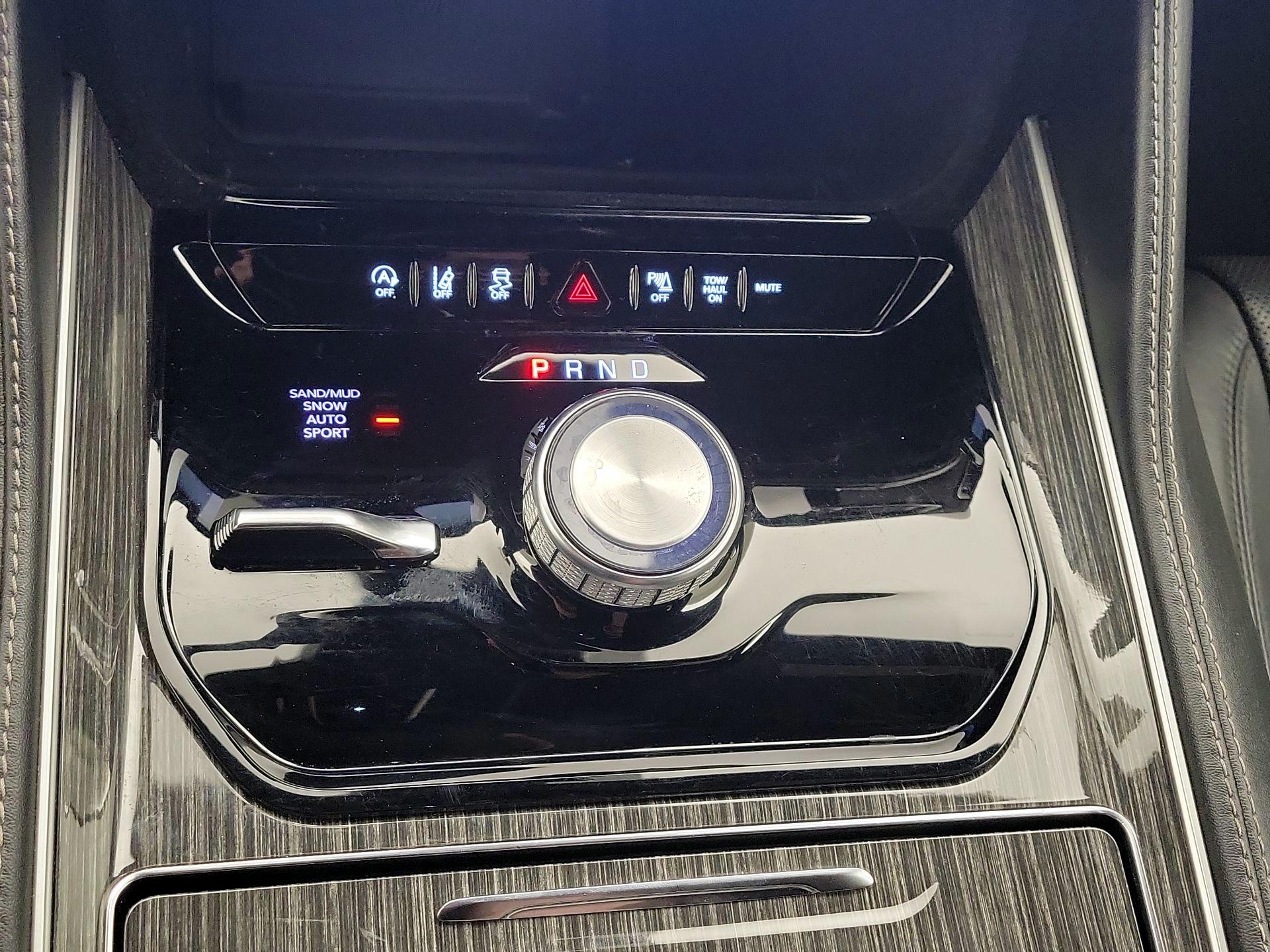 Thumbnail: 2022 Jeep Wagoneer - 18