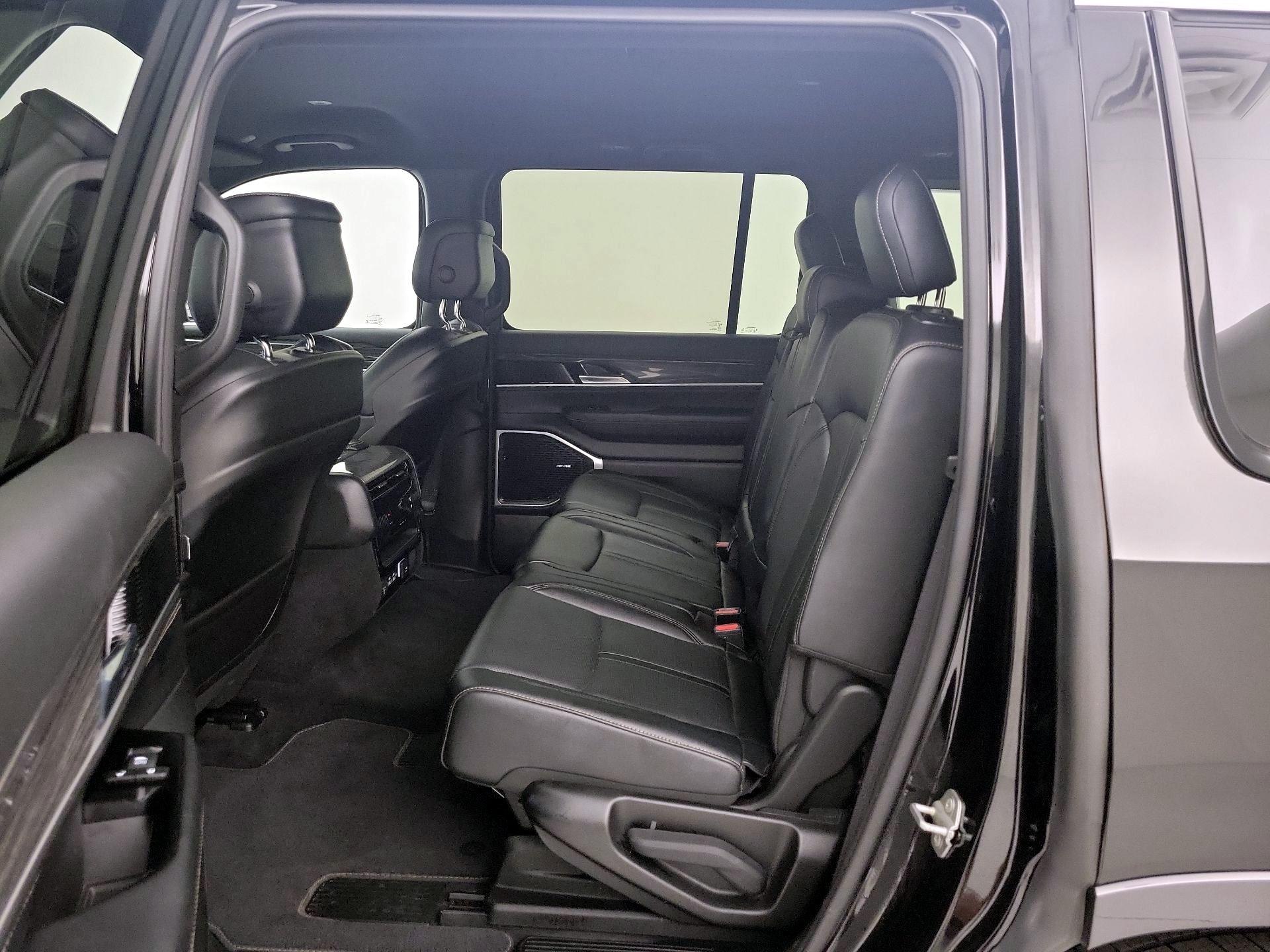 Thumbnail: 2022 Jeep Wagoneer - 20