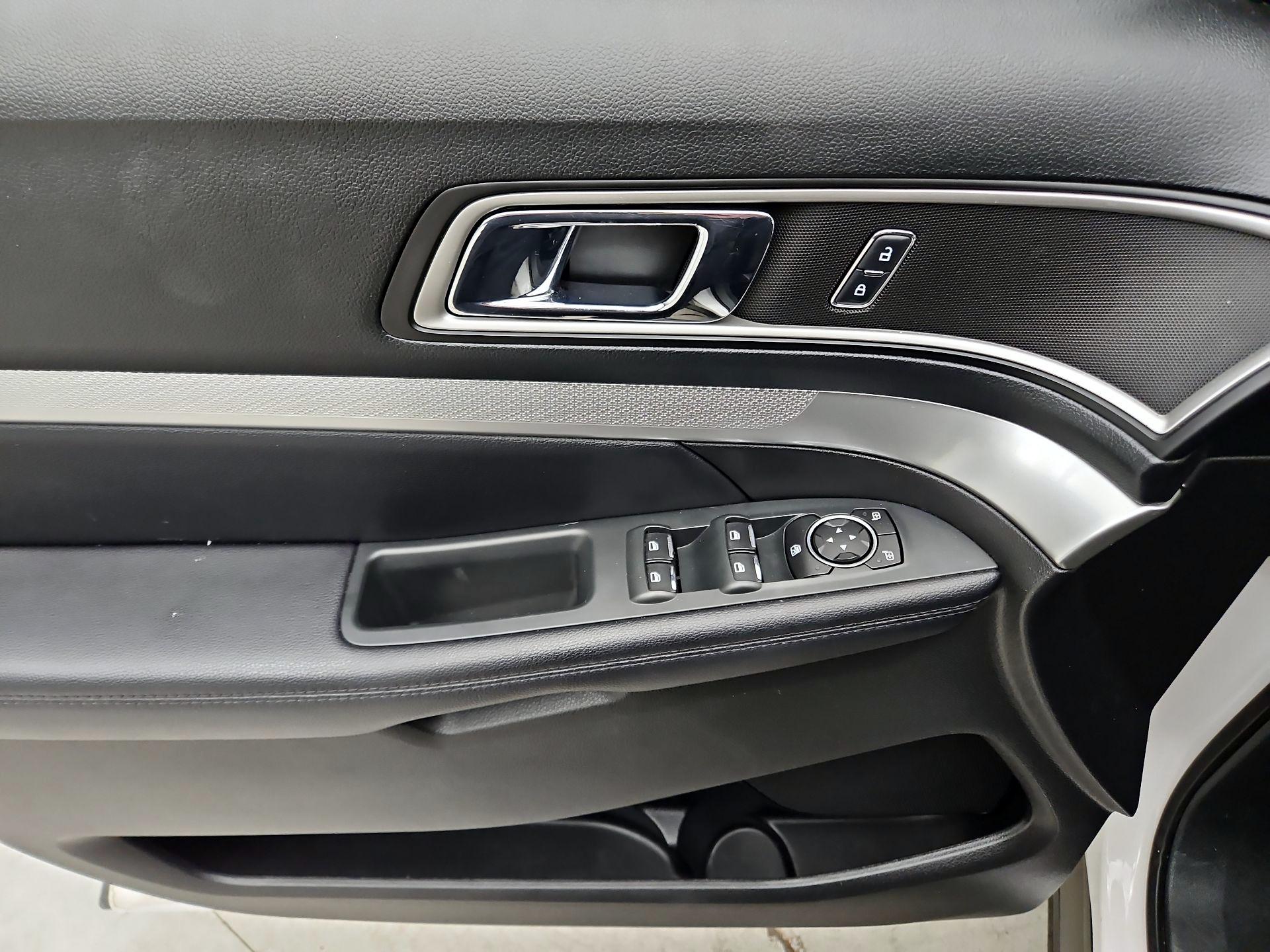 Thumbnail: 2017 Ford Explorer - 12