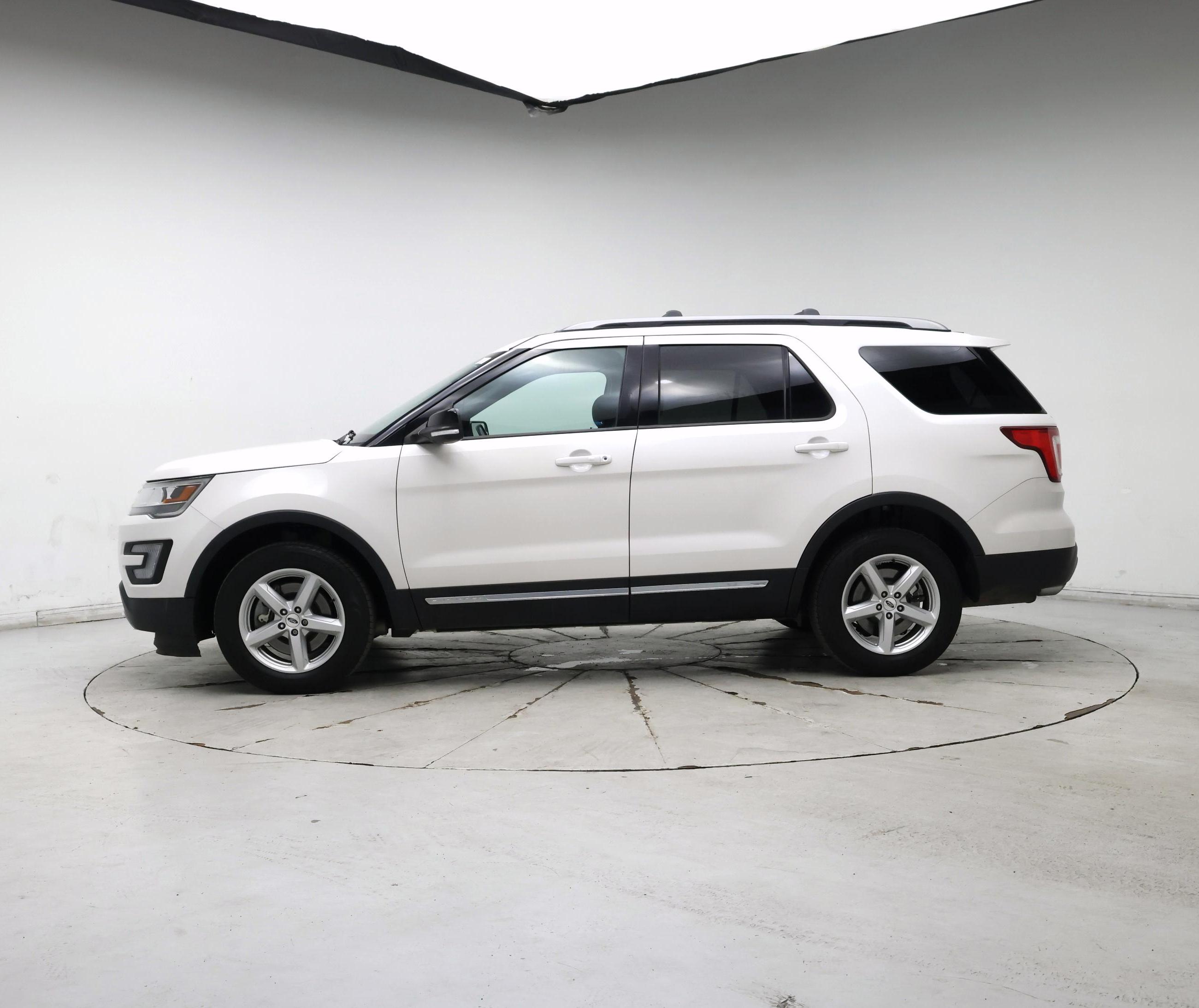 Thumbnail: 2017 Ford Explorer - 3