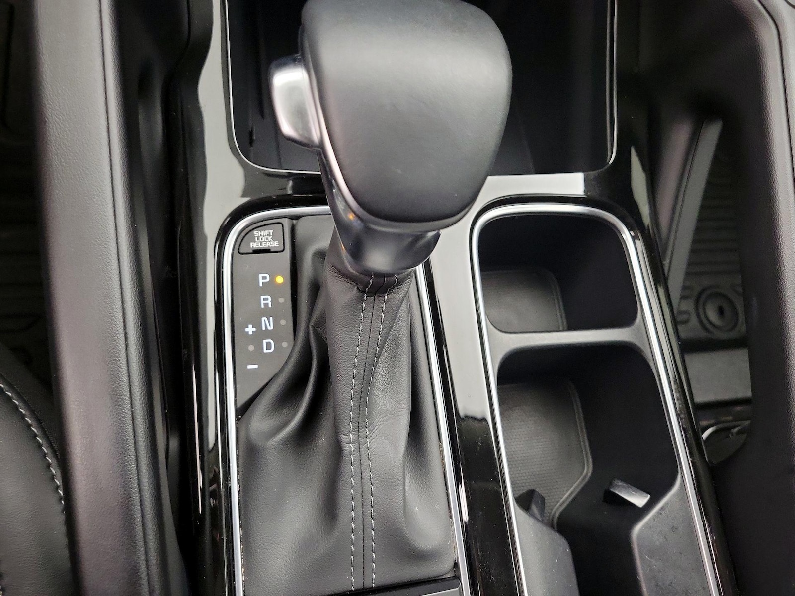 2024 Kia Telluride S - Photo 19