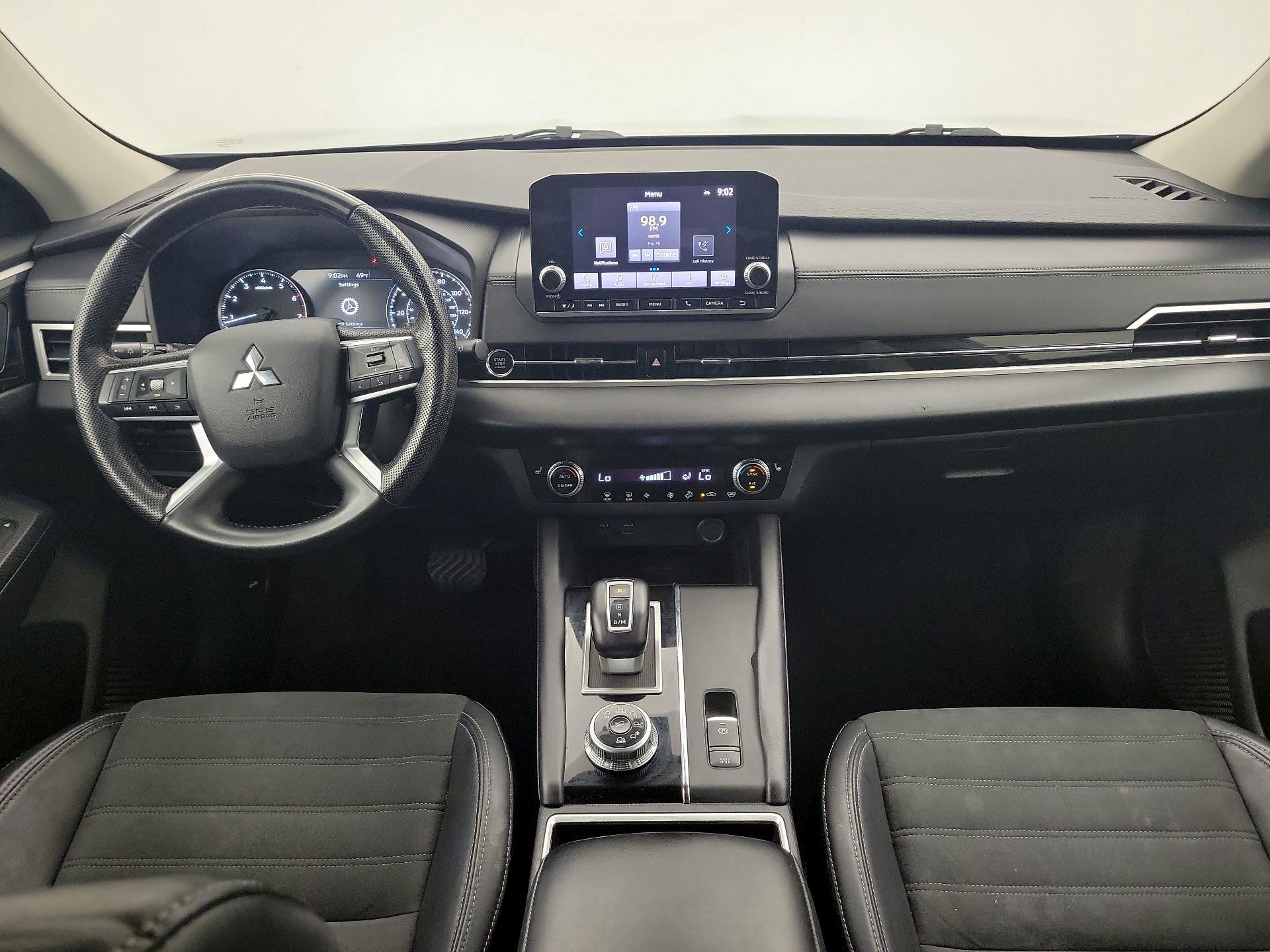 Thumbnail: 2023 Mitsubishi Outlander - 9