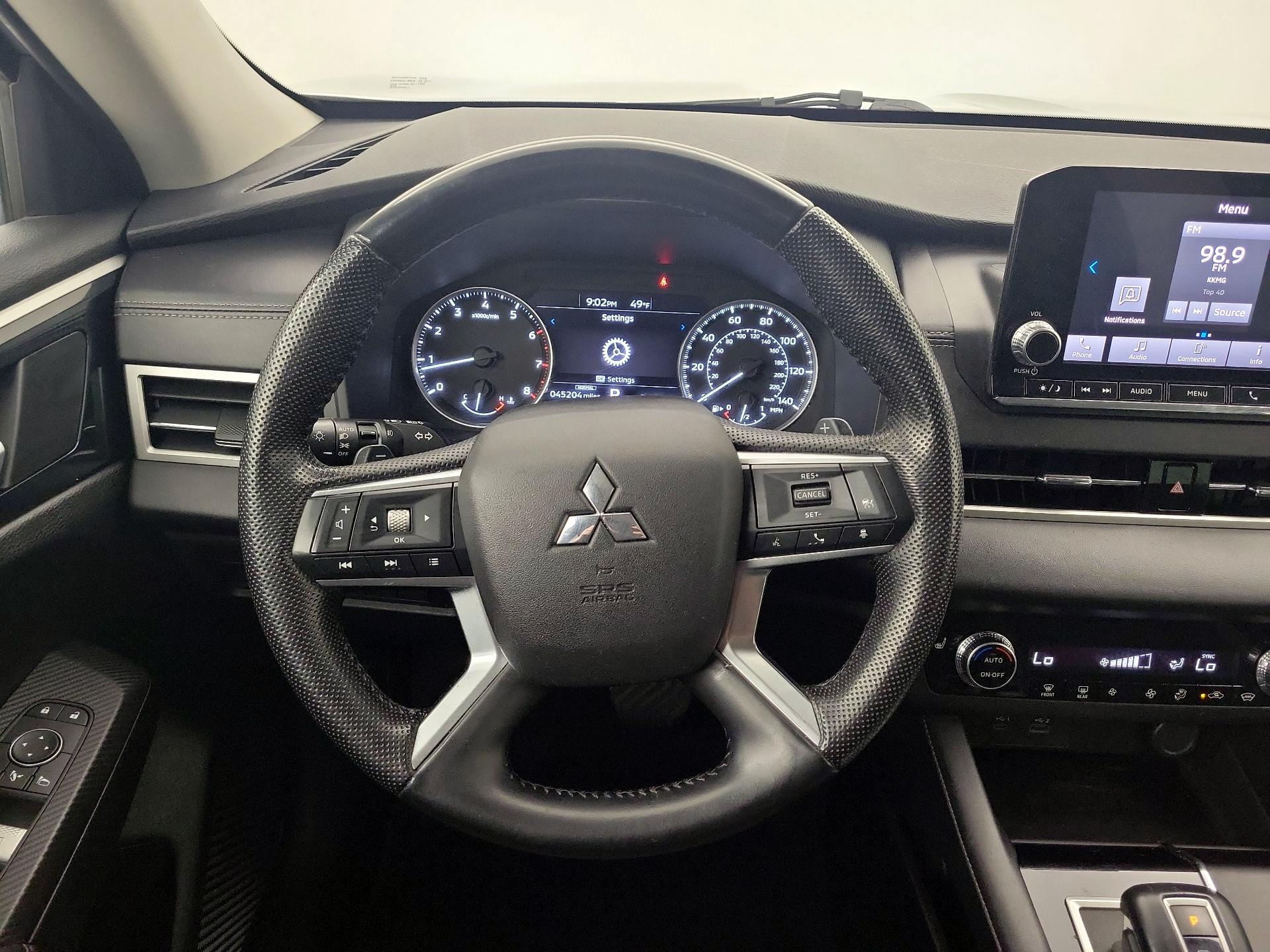 Thumbnail: 2023 Mitsubishi Outlander - 10