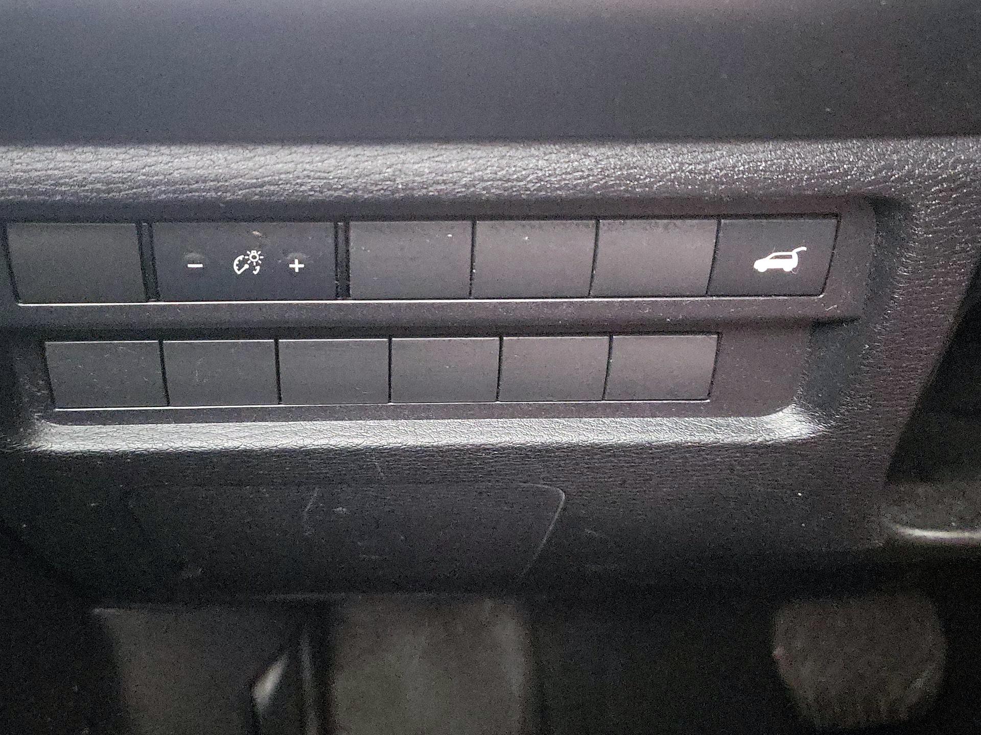 Thumbnail: 2023 Mitsubishi Outlander - 13