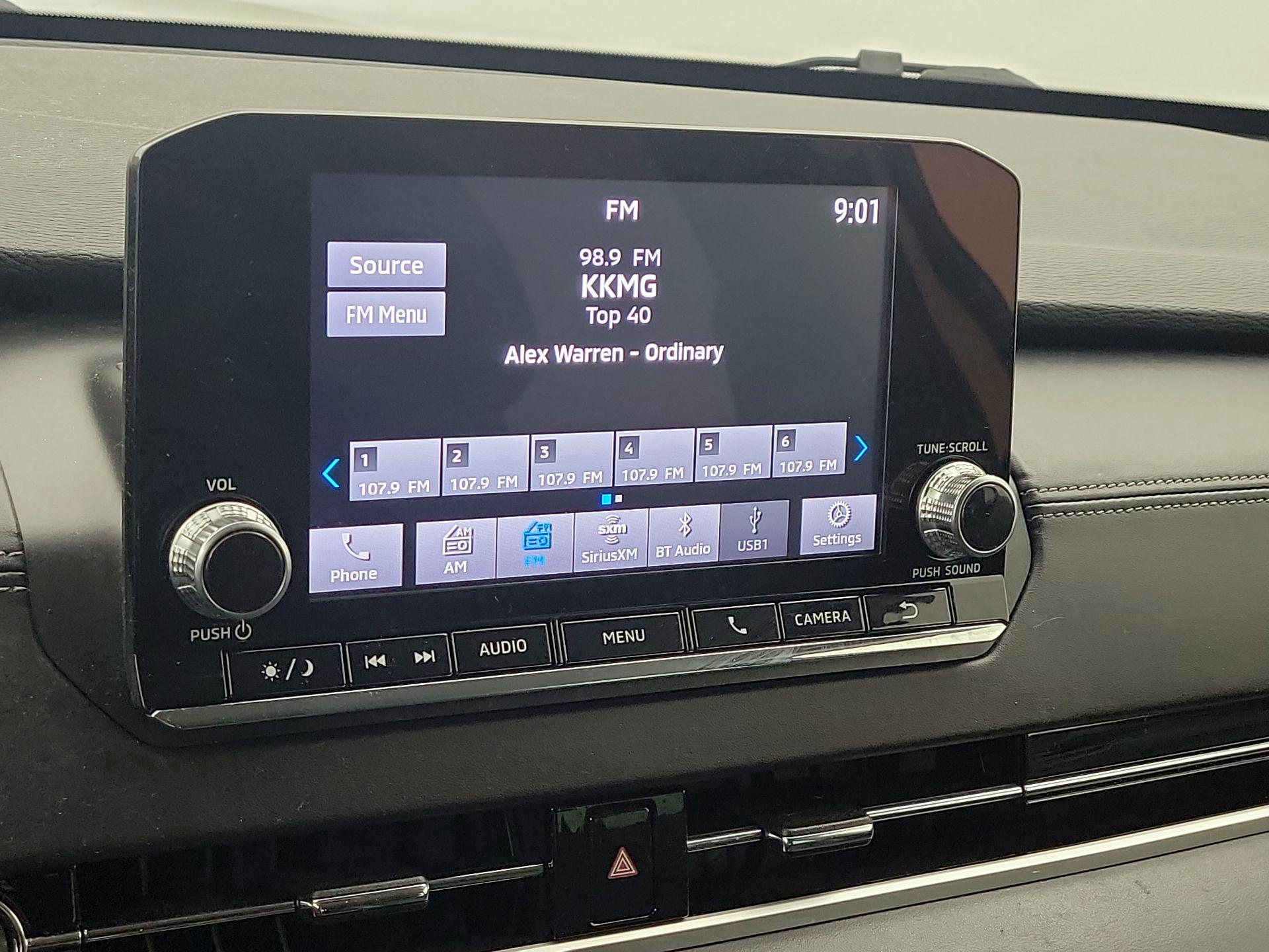 Thumbnail: 2023 Mitsubishi Outlander - 15